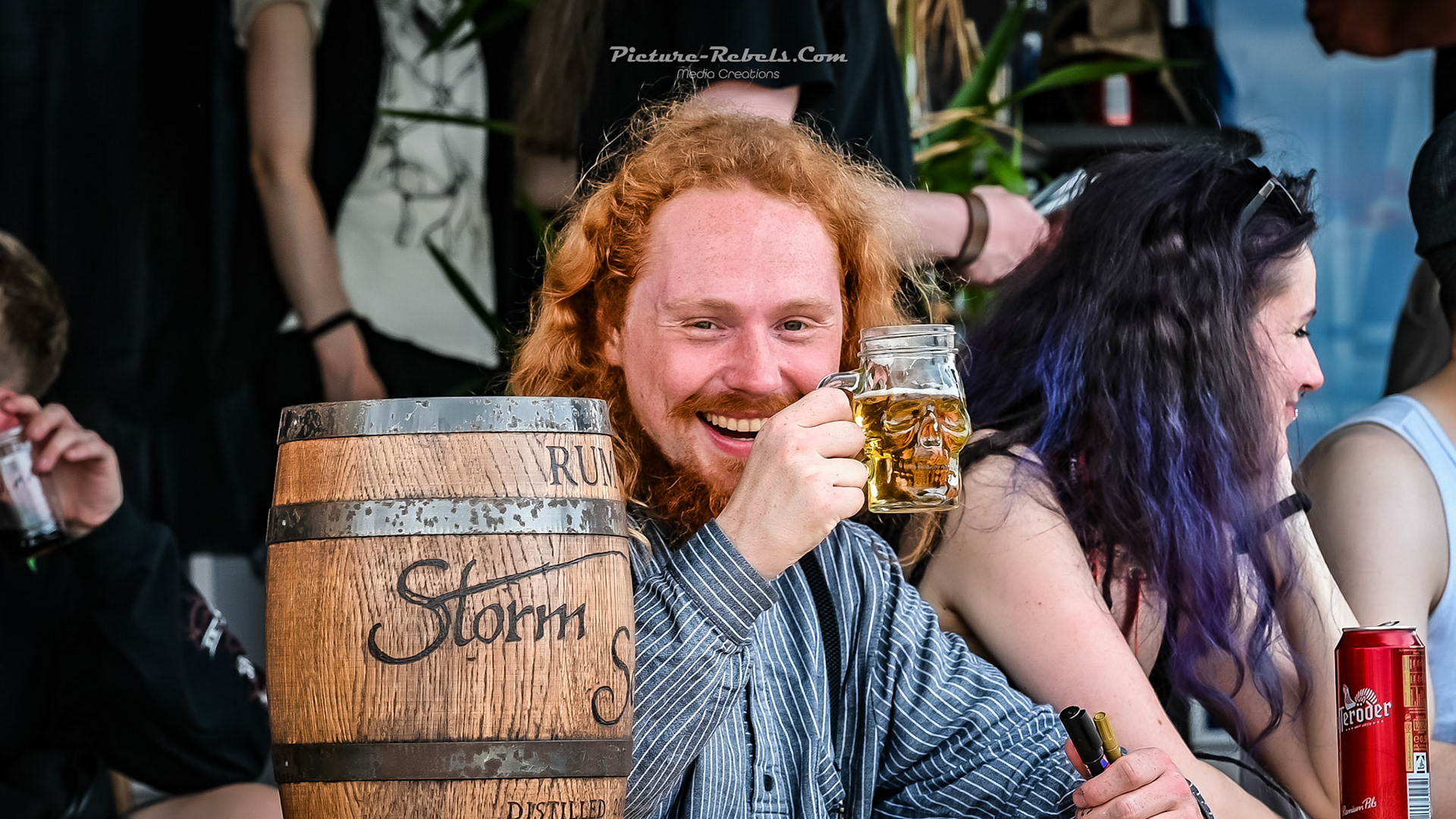 Signing Session Storm Seeker