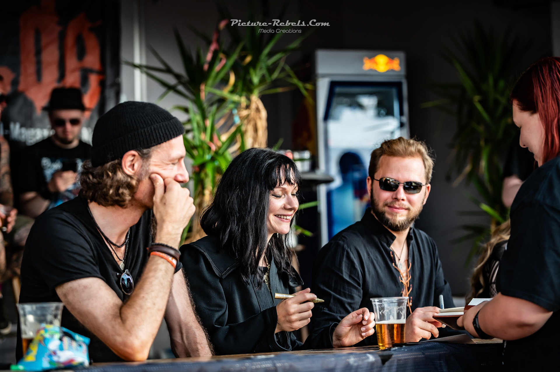 Signing Session Faun