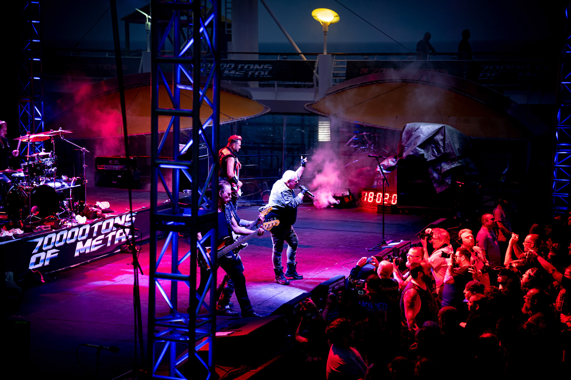 Dirkschneider - Pool Deck