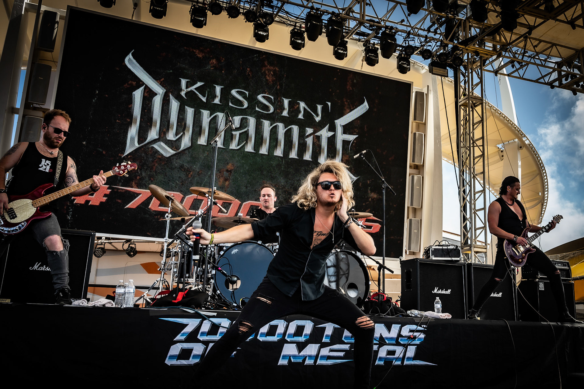 Kissin`Dynamite - Pool Deck