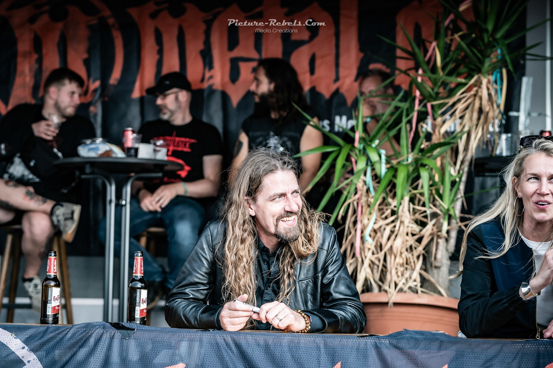 Signing Session Avatarium