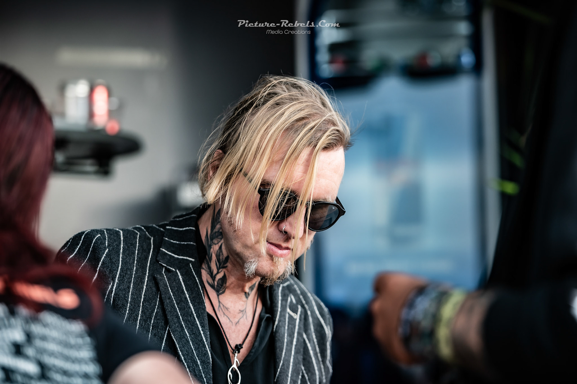 Signing Session Faun