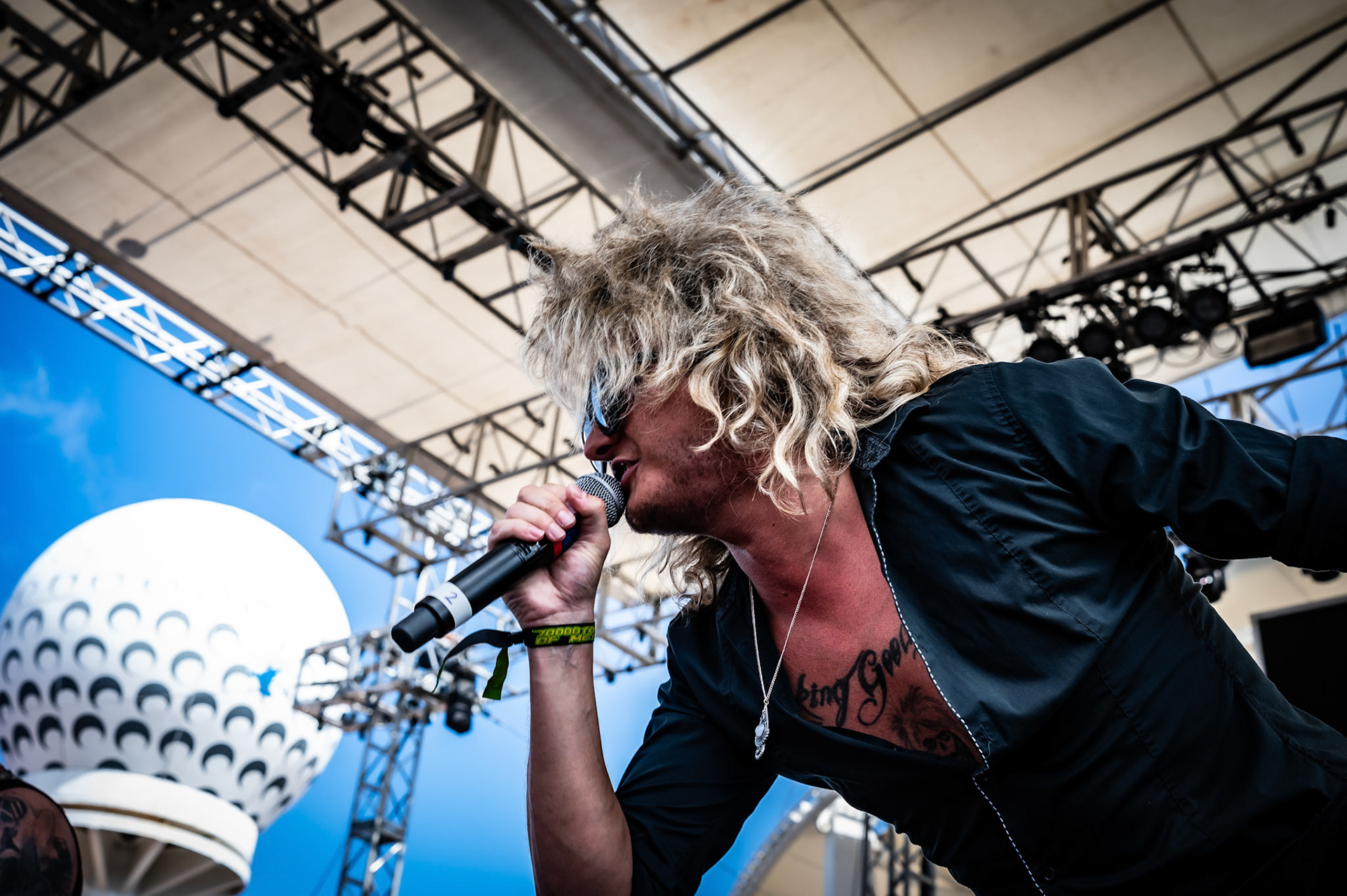 Kissin`Dynamite - Pool Deck