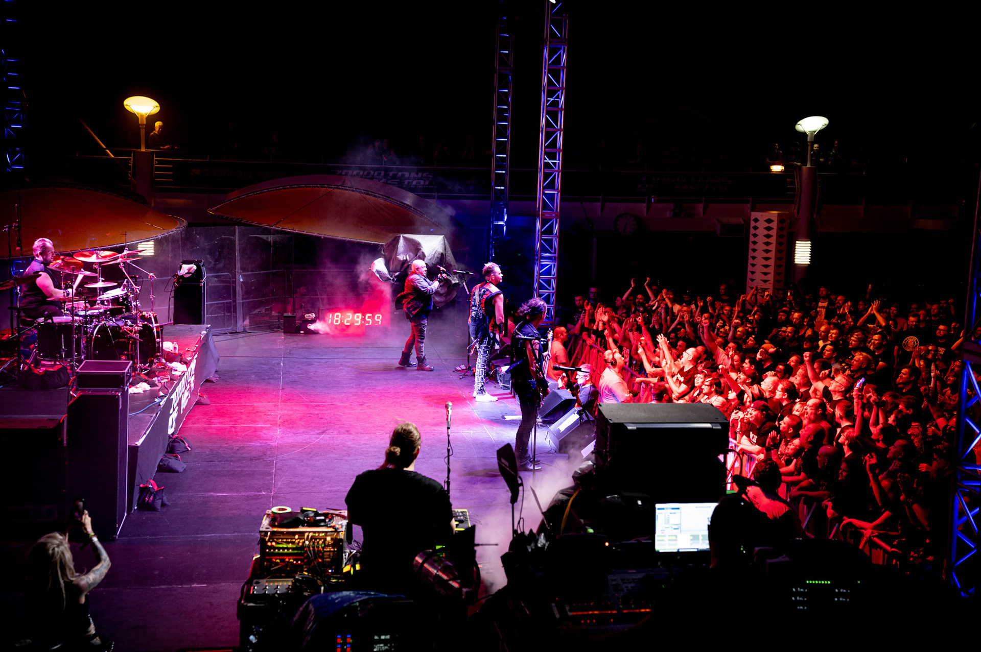 Dirkschneider - Pool Deck