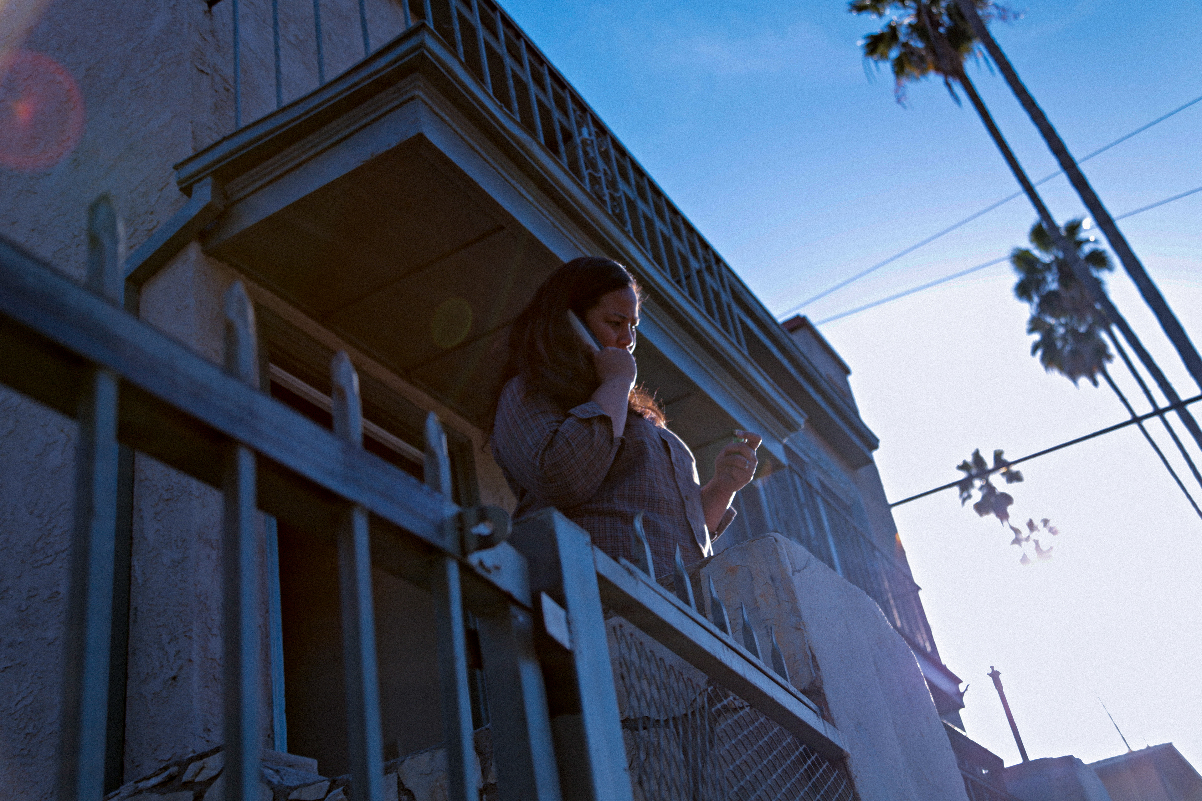 Sisa Grey performing as "Mom,"  BTS of "Pōuri" 