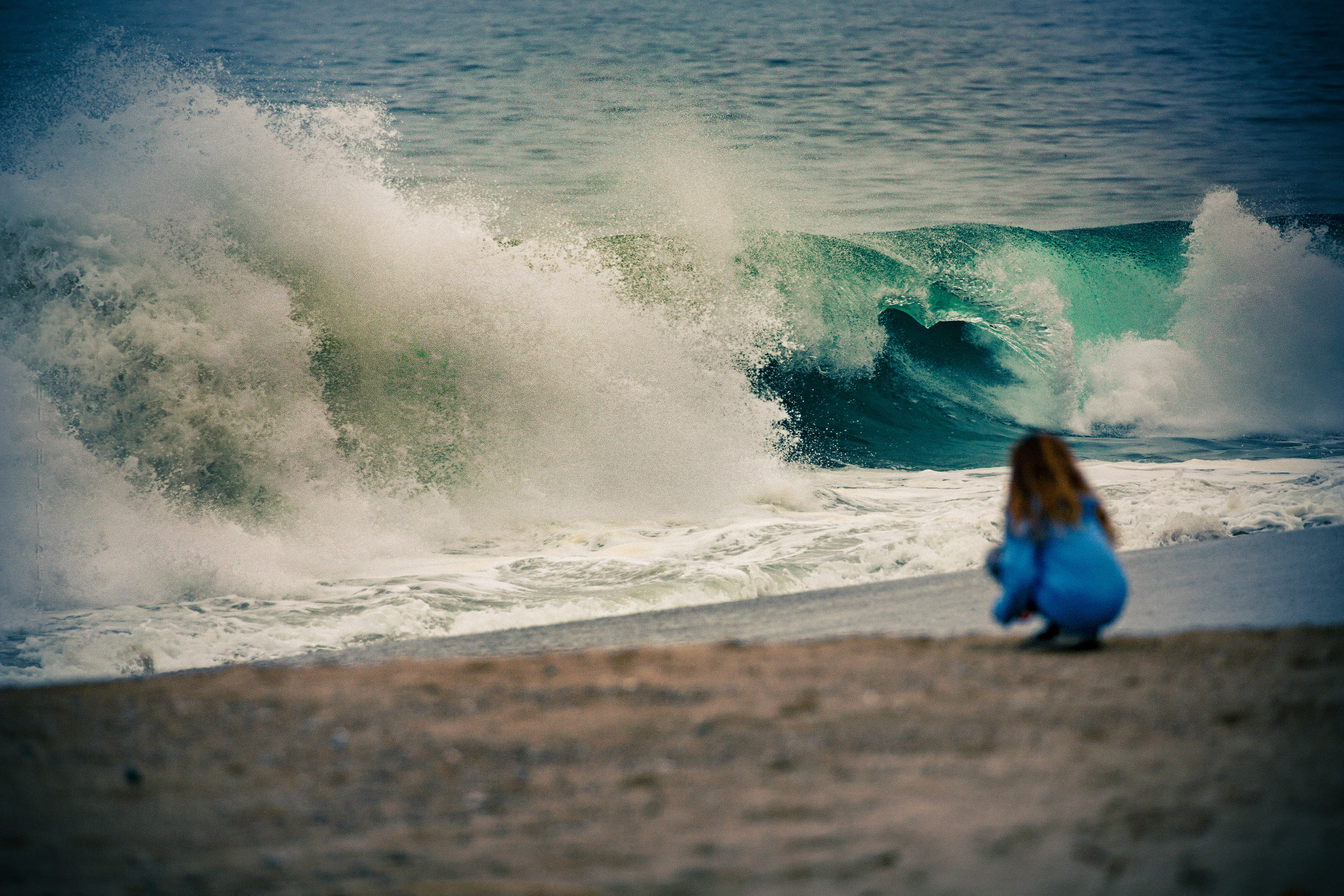 The little girl and her waves
