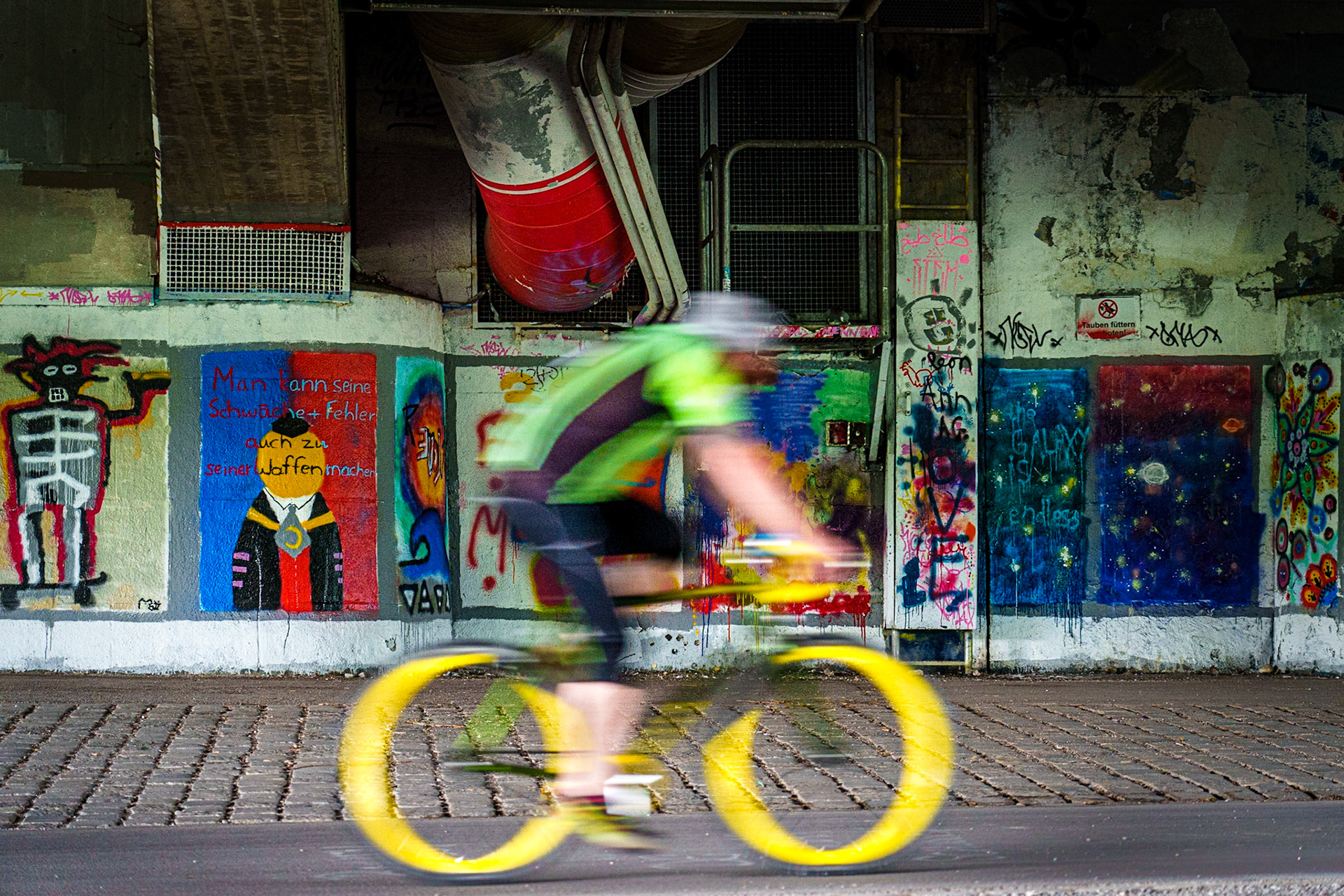 grafitti 1/60 Sek. bei ƒ / 4,0; ISO 3200; 91 mm