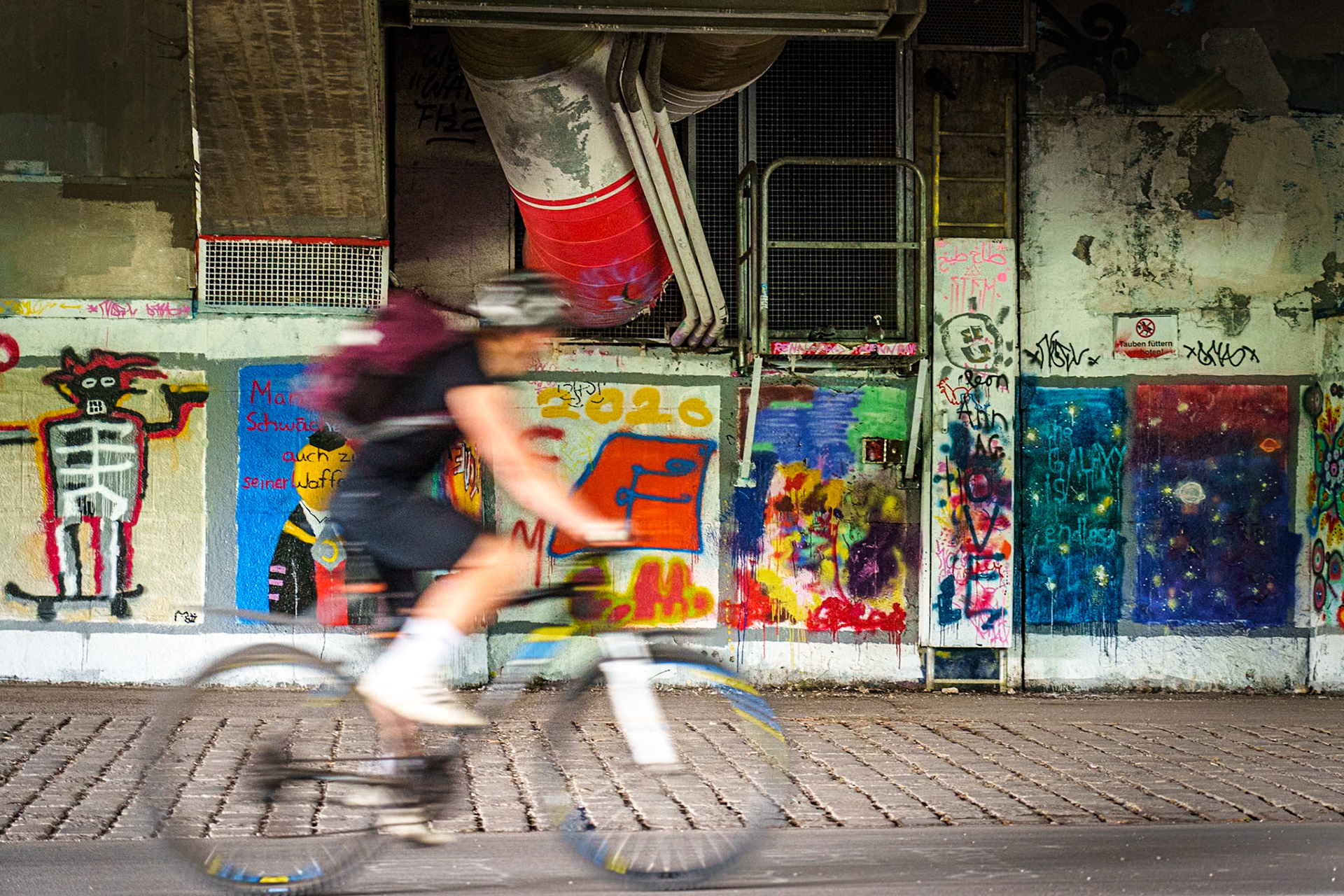 grafitti 1/60 Sek. bei ƒ / 4,0; ISO 3200; 91 mm