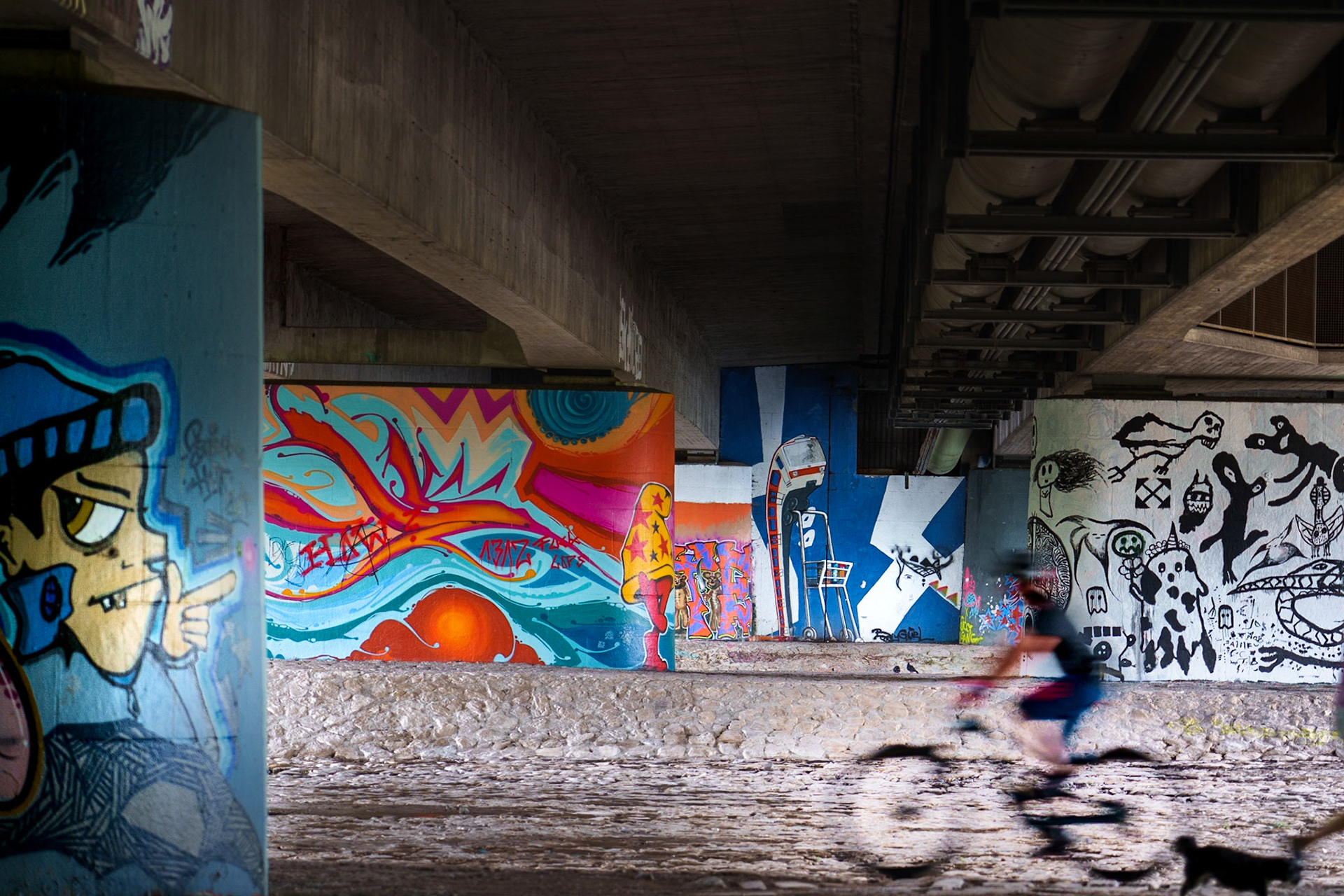 grafitti 1/30 Sek. bei ƒ / 4,0; ISO 400; 105 mm