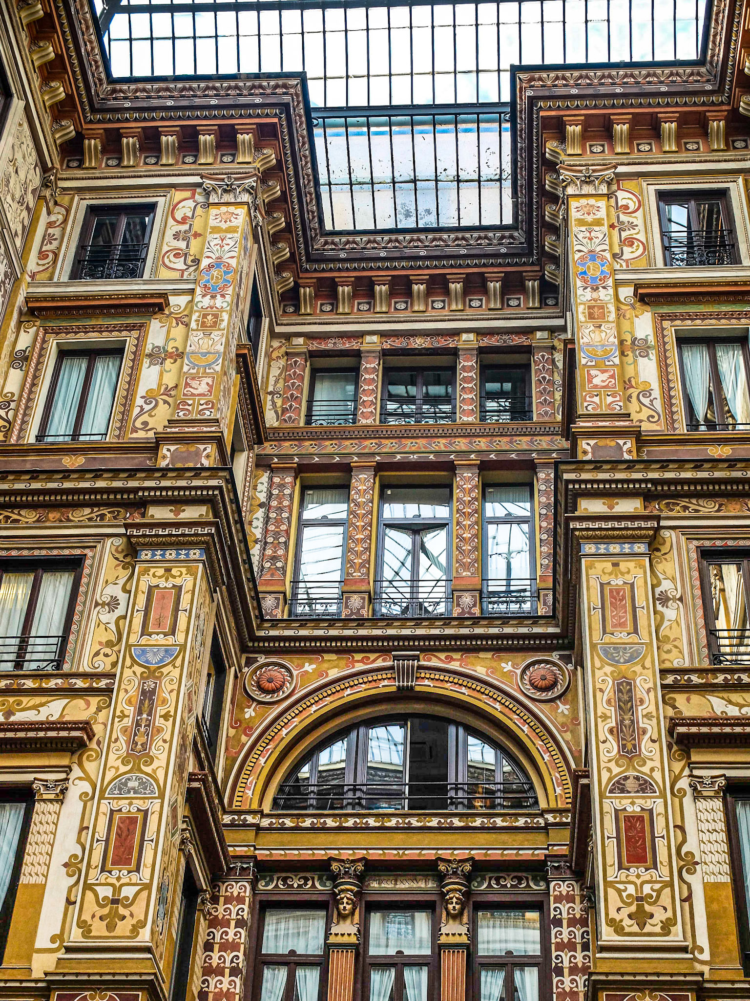 Bunte Fassade - 1/140 Sek. bei ƒ / 4,0 - ISO 200 -