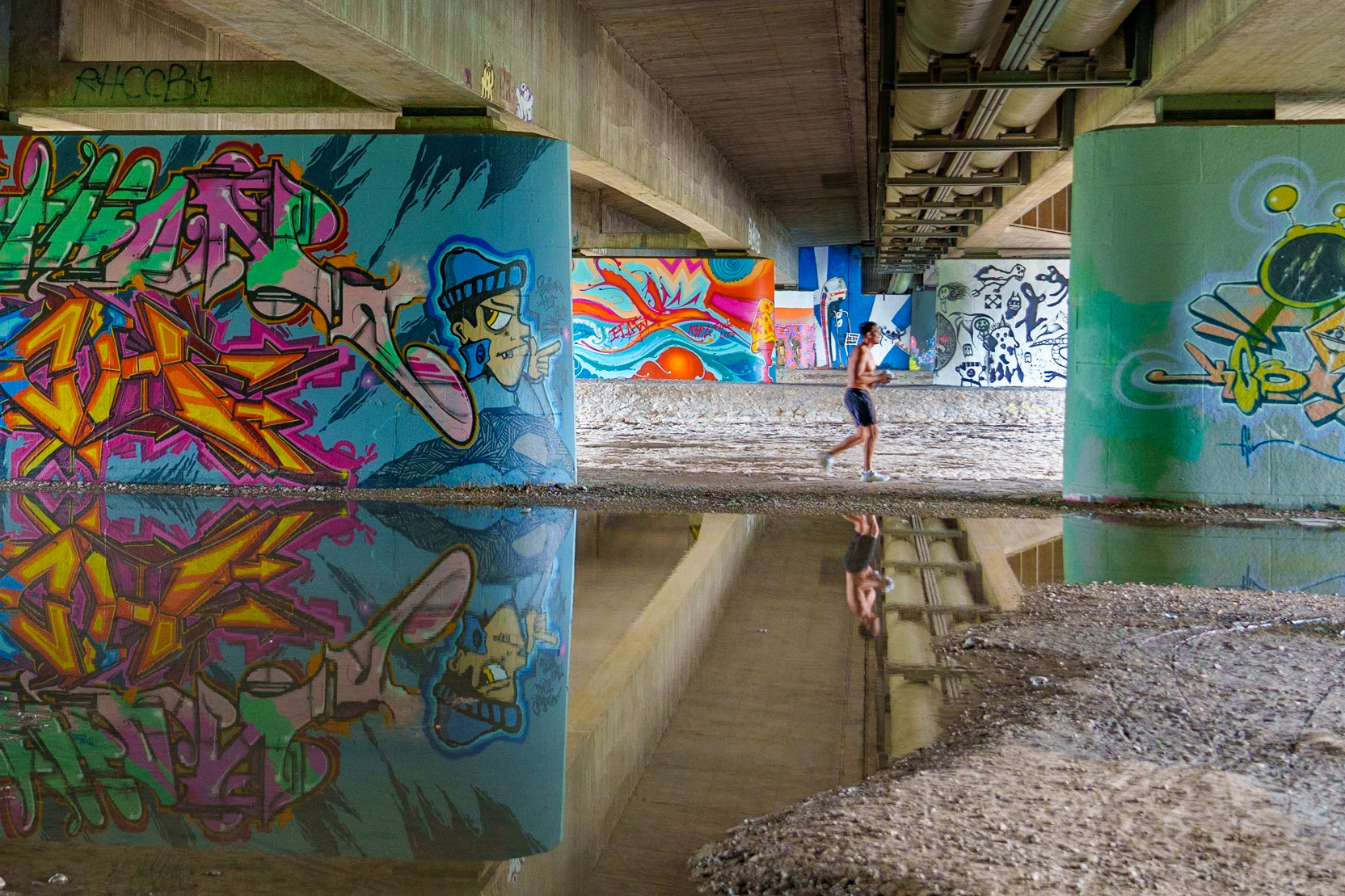 grafitti 1/60 Sek. bei ƒ / 4,0; ISO 2000; 35 mm