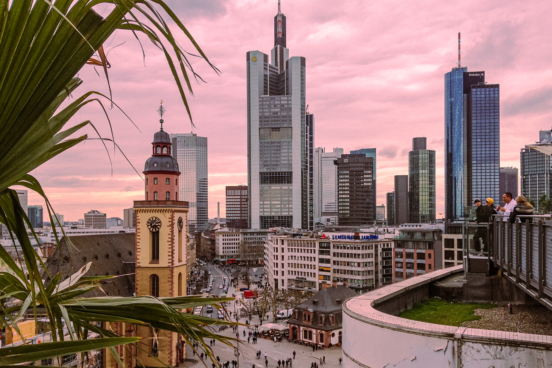 Frankfurt - 1/320 Sek. bei ƒ / 2,4 - ISO 50 - 33 mm