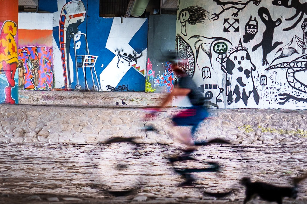 grafitti 1/30 Sek. bei ƒ / 4,0; ISO 400; 105 mm