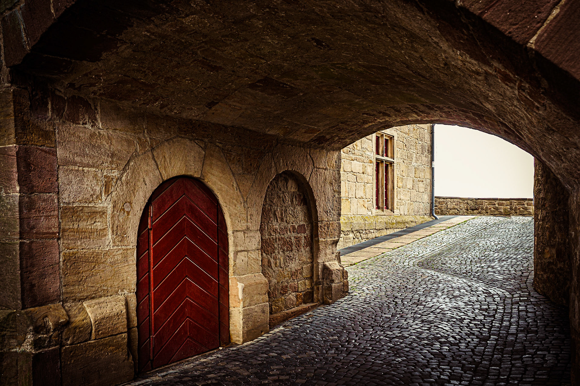 the red door - 1/25 Sek. bei ƒ / 7,1 - ISO 200 - 34 mm