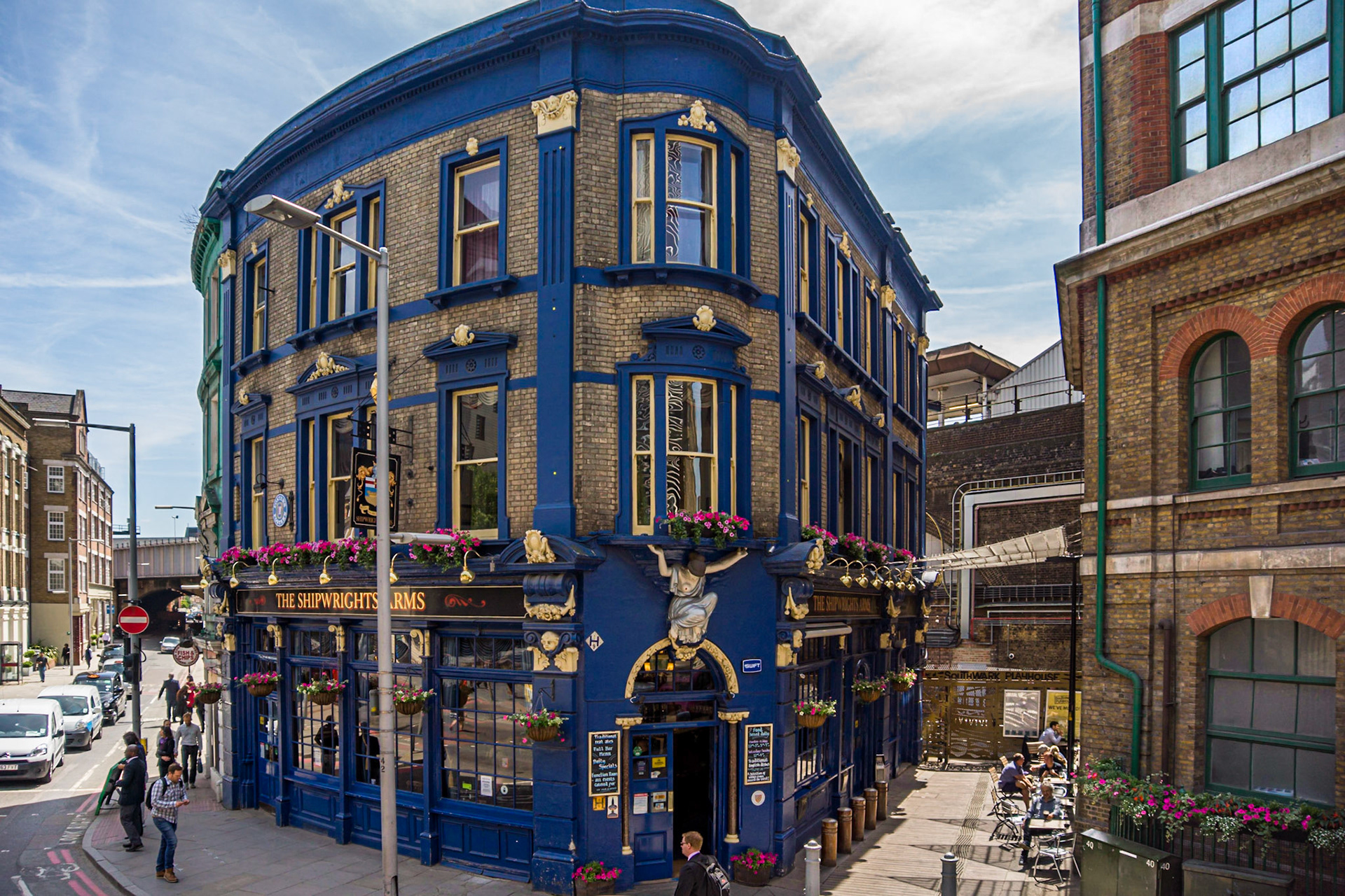 blue house - 1/640 Sek. bei ƒ / 3,5 - ISO 100 - 24 mm