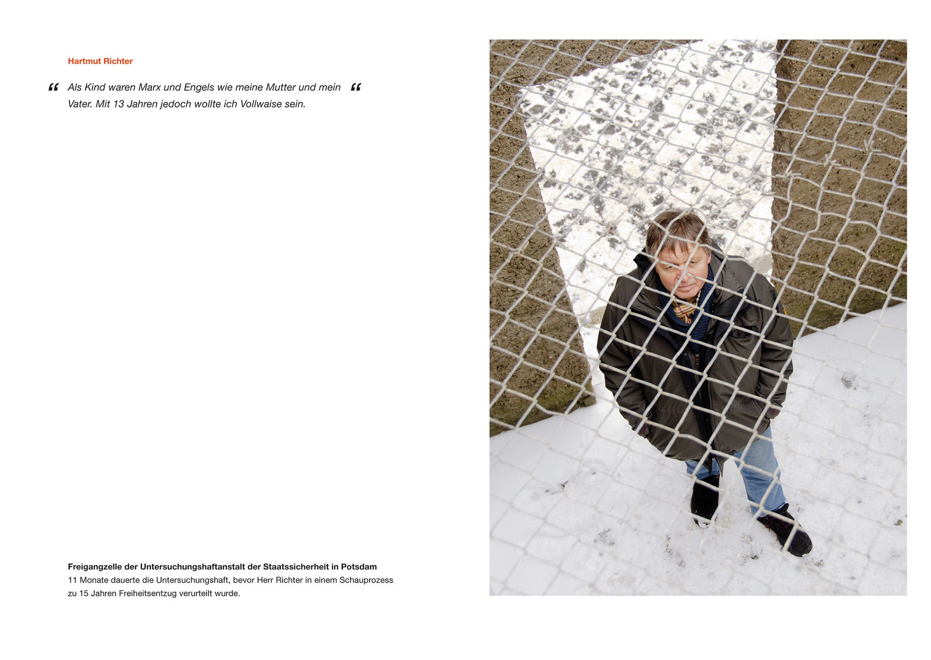 Hartmut Richter in einer Freigangzelle der ehemaligen Untersuchungshaftanstalt der Staatssicherheit in Potsdam.