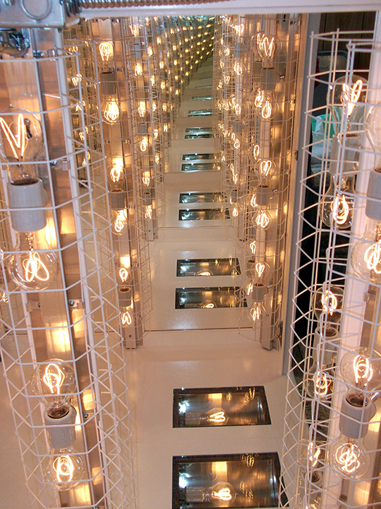 Mirror infinity effect inside