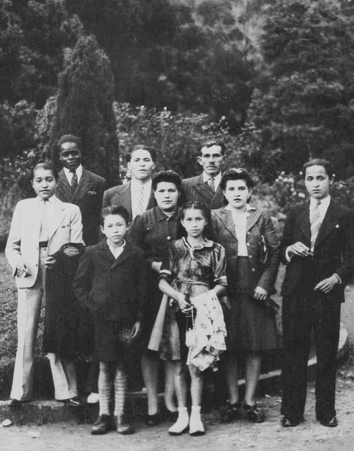 A portrait of the Ramírez family, center with others unknown