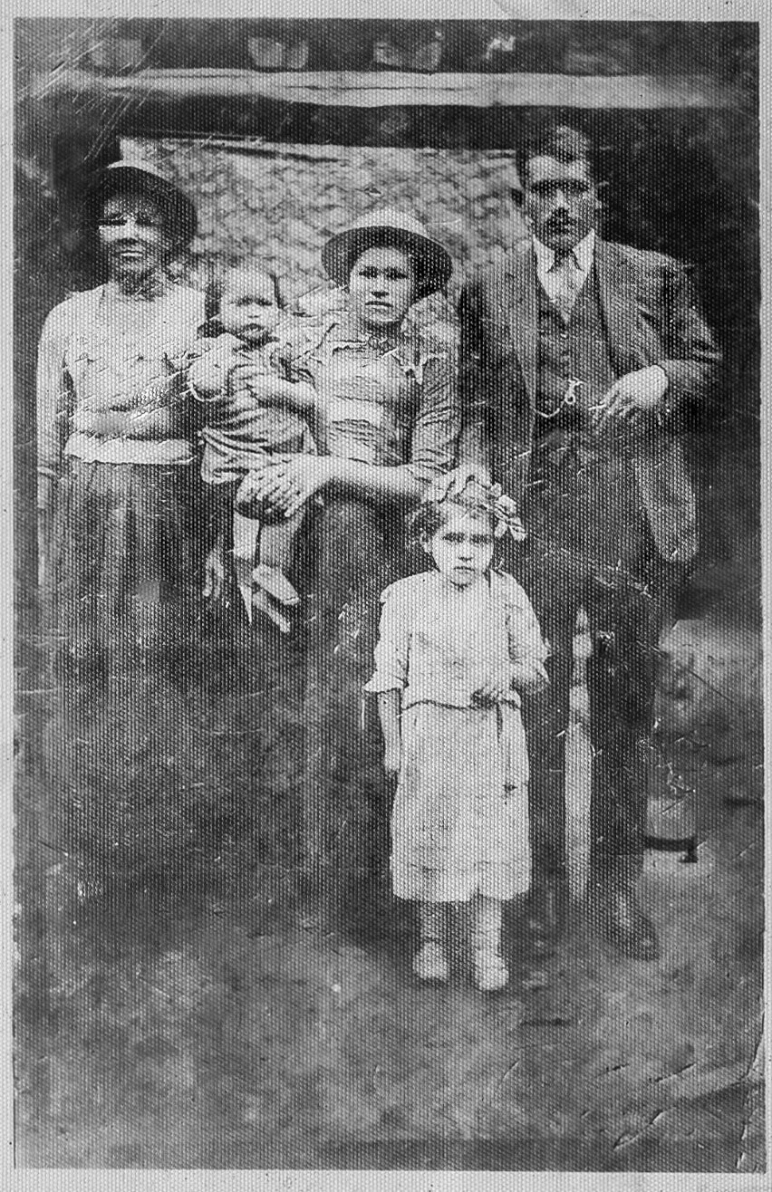 Leo’s paternal grandmother, Segunda Ramírez, Leo at one year-old in her mother  Betulia’s arms, Domingo and Leo’s oldest sister, Araceli