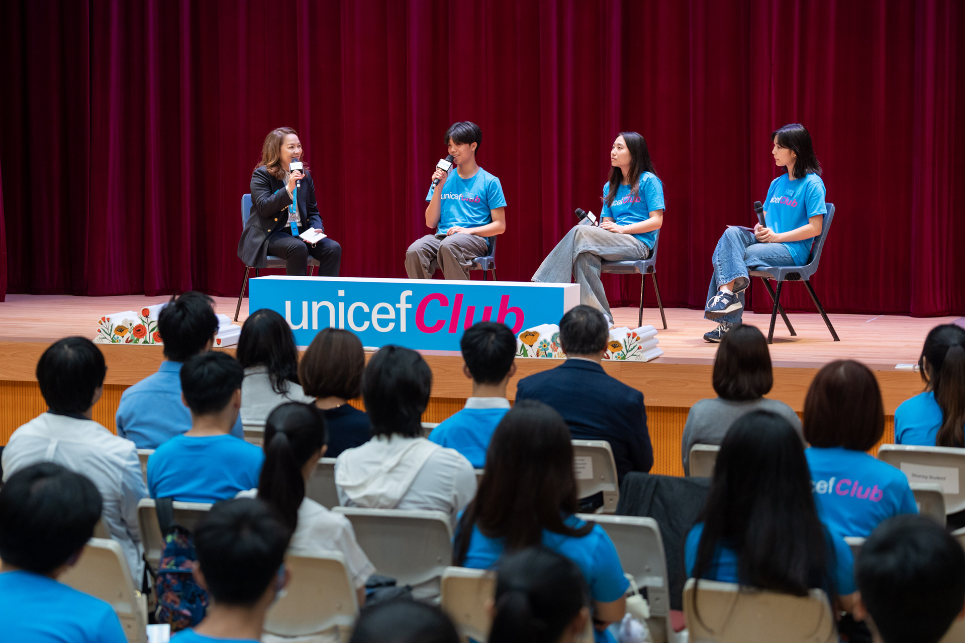 UC presidents, myself and Ms. May Chiu, Executive Director of UNICEF HK, had a dialogue on social inclusion and sustainable development during the annual UC Ceremony.