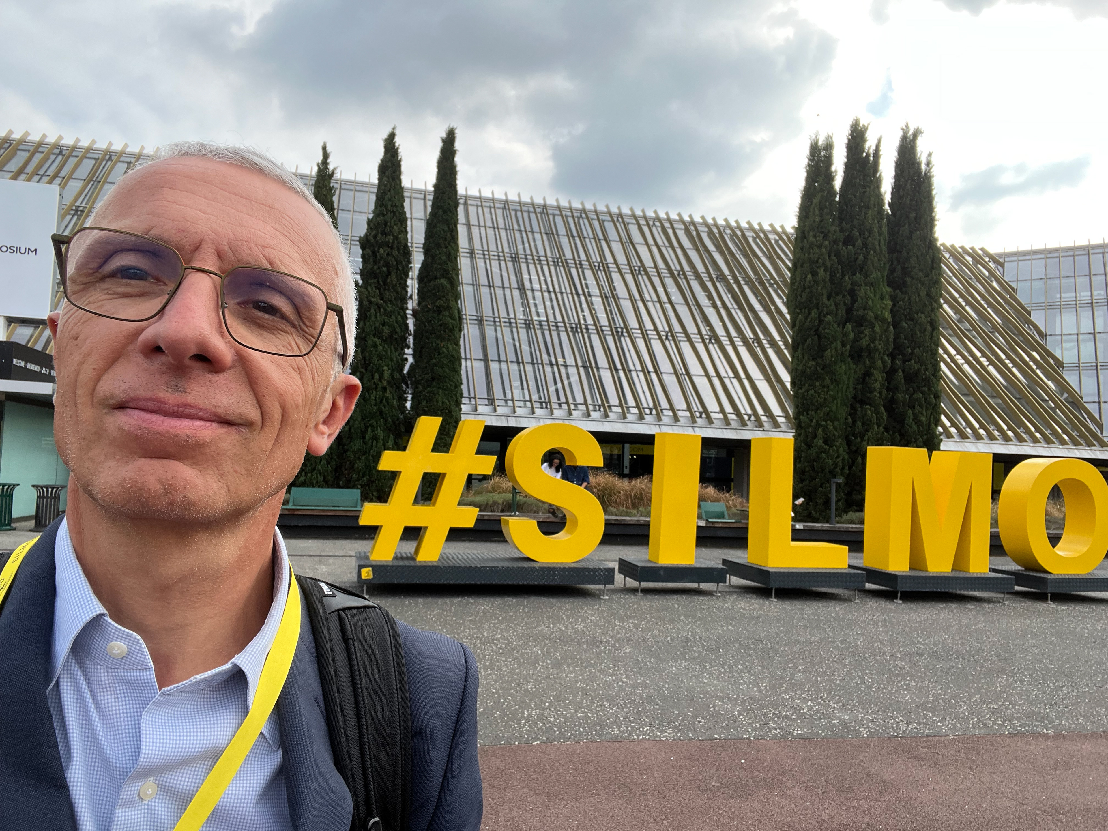 Logo selfie devant le salon : faire de la visite un événement créateur de contenu sur les Réseaux Sociaux ! 