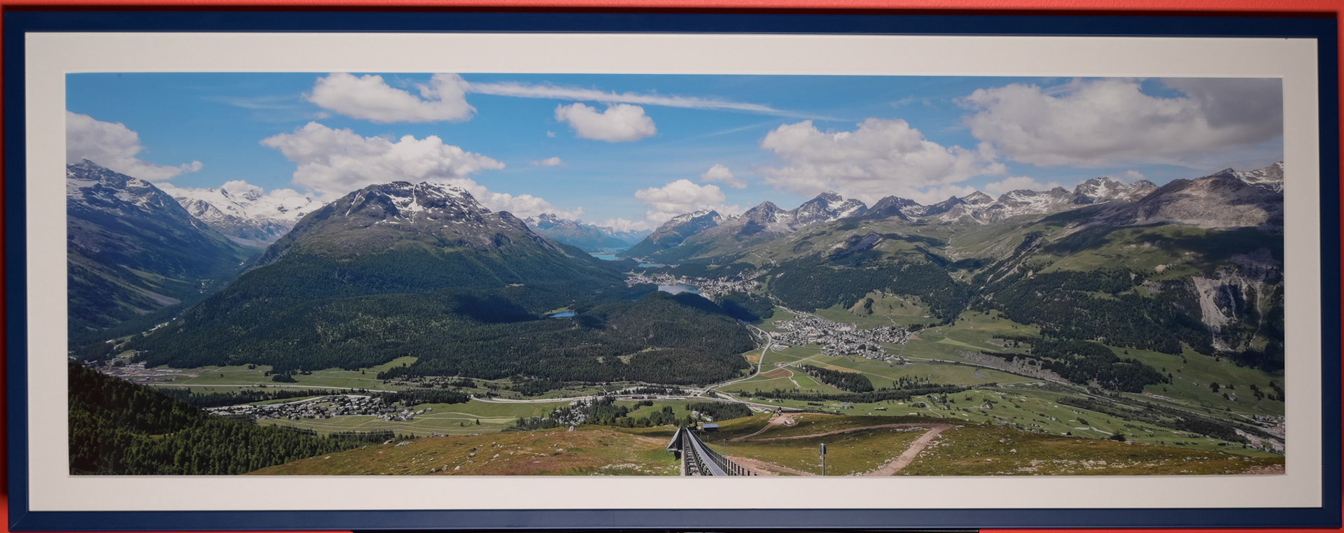 Art. 501 - CHF 240 - Panorama da Muottas Muragl - stampa su carta lucida con passe-partout e cornice blu - cm 98 x 38