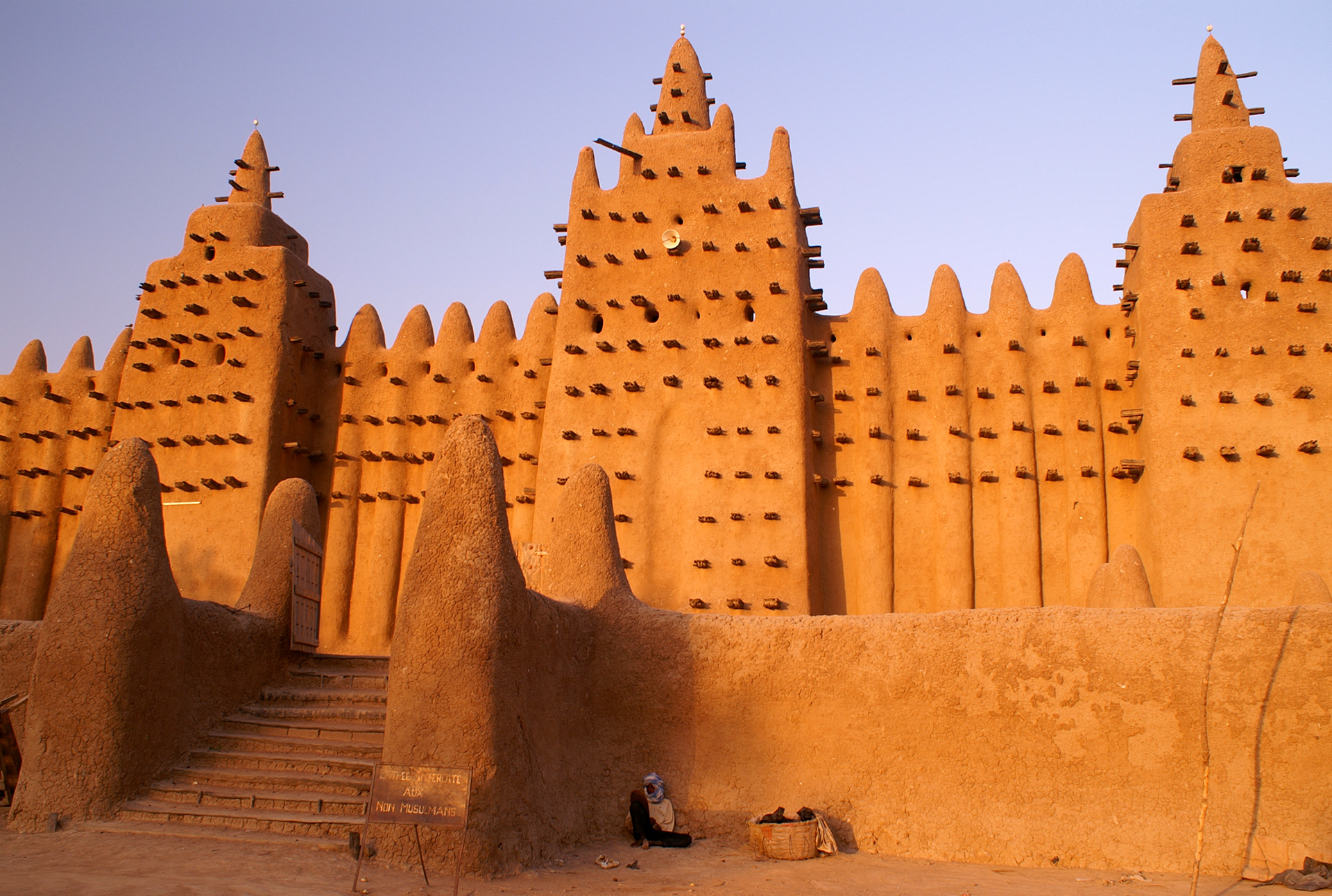 Loam Mosque | Licensed istock precedence photograph credited to Elfenpfote