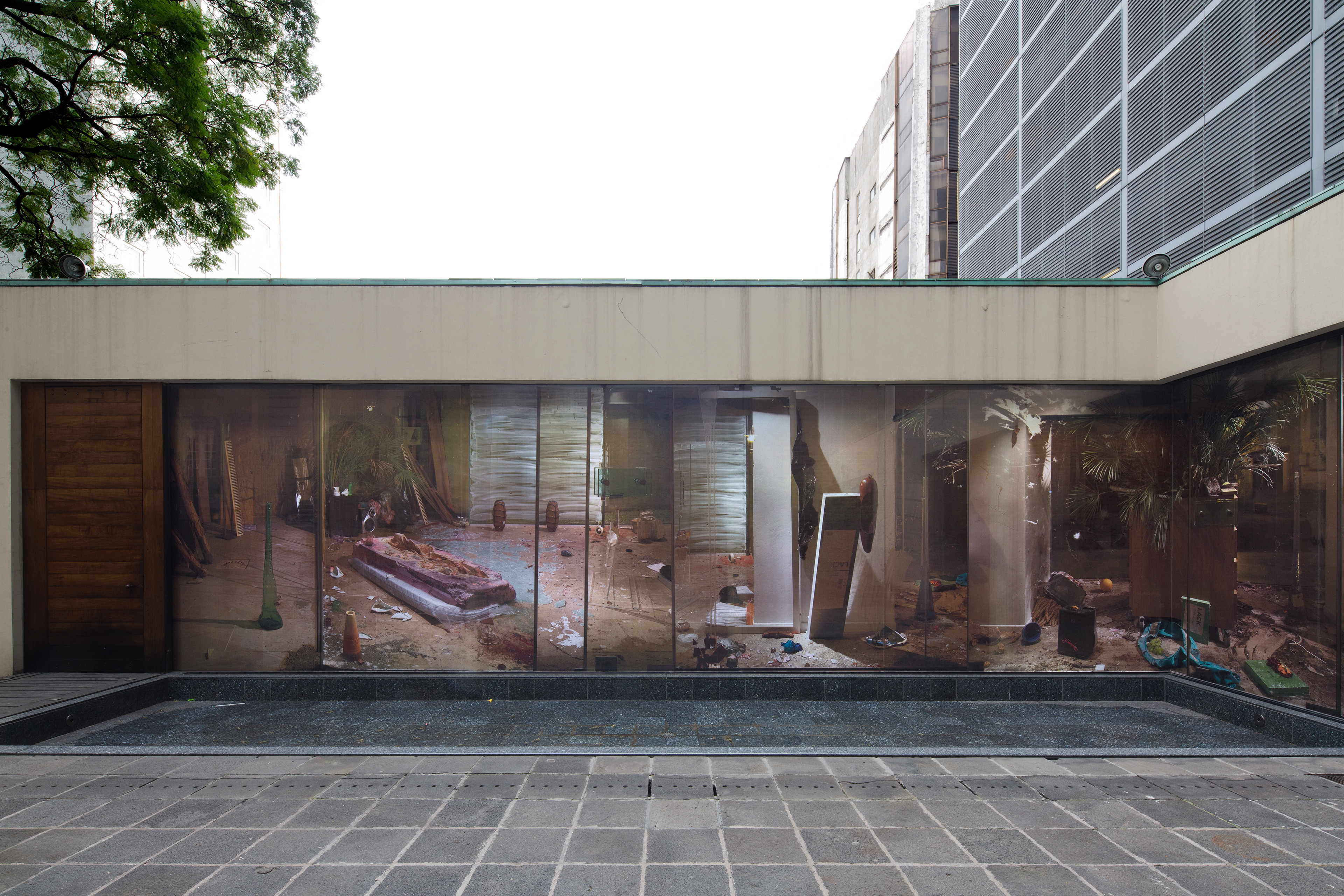 Cada vez que me encuentro con la muerte pienso en ti, Site specific photo installation, HD prints on glass,  IFAL, Mexico City