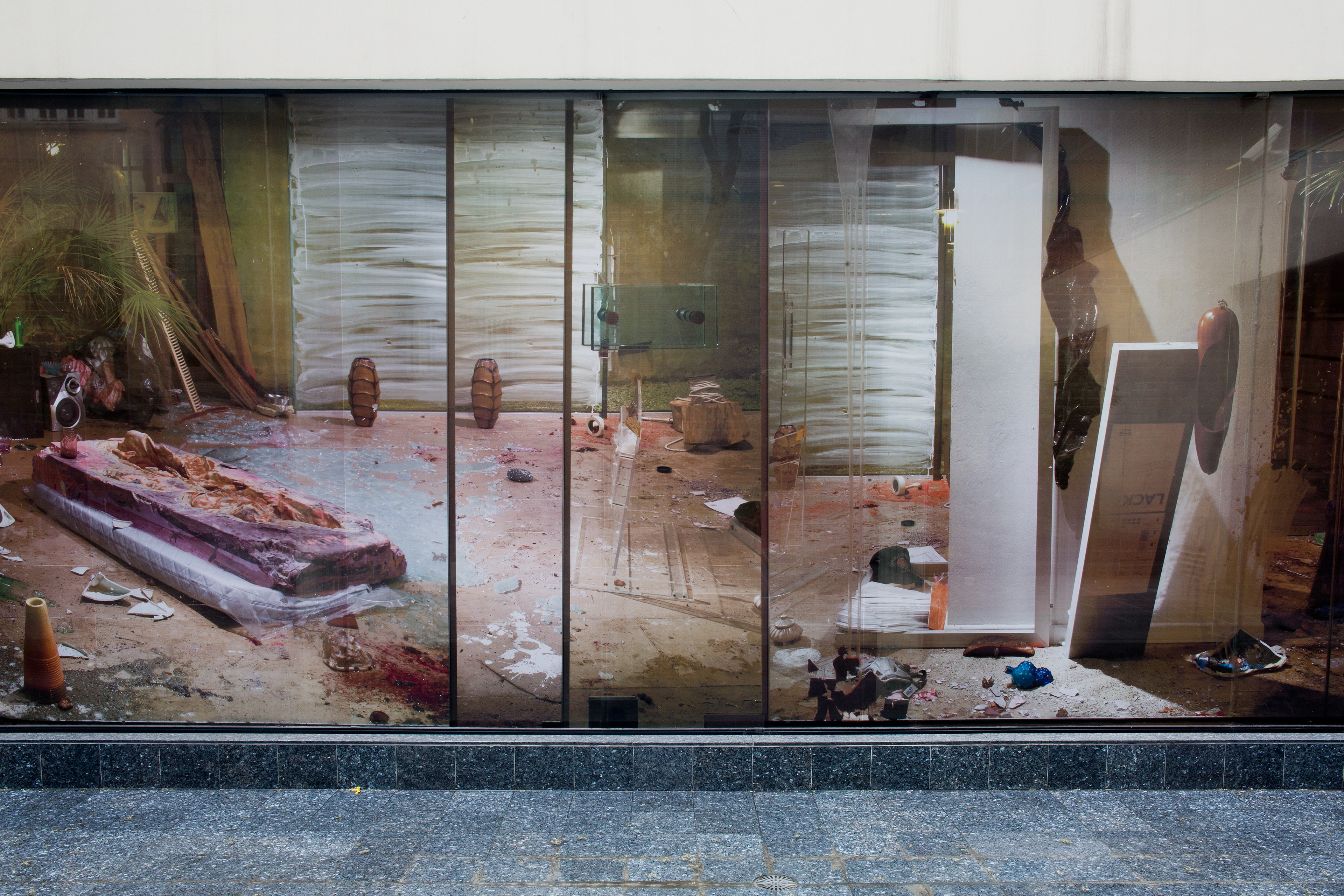 Cada vez que me encuentro con la muerte pienso en ti, Site specific photo installation, HD prints on glass,  IFAL, Mexico City