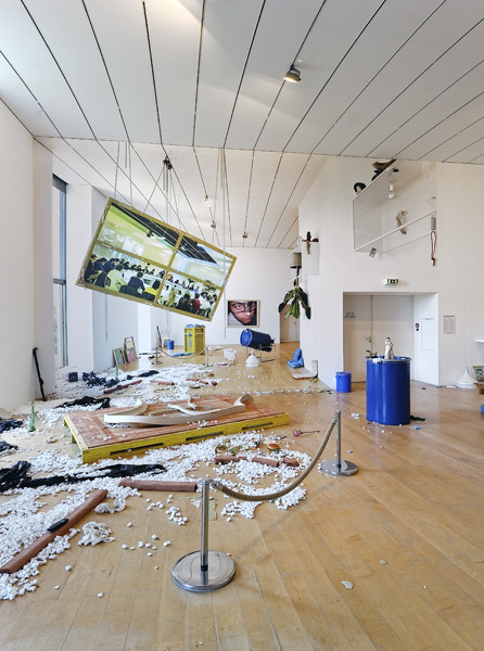 Emmanuelle Lainé, Biennale de Lyon 2015"la vie Moderne", exhibition view, credit: Blaise adilon