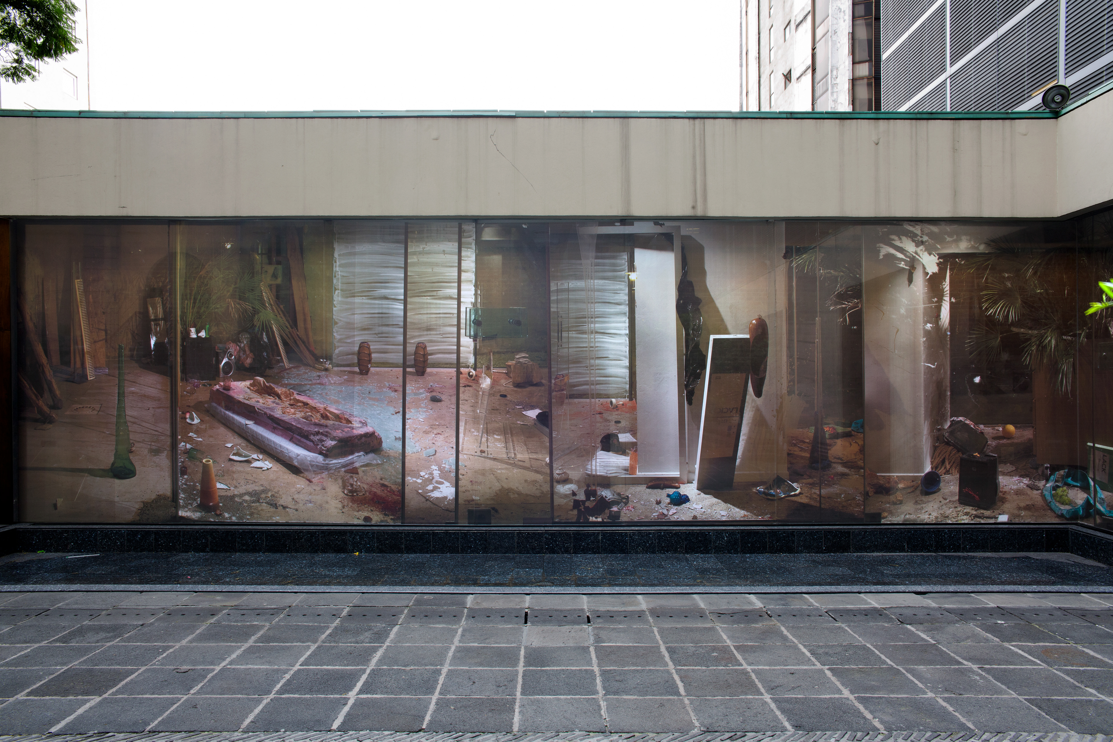 Cada vez que me encuentro con la muerte pienso en ti, Site specific photo installation, HD prints on glass,  IFAL, Mexico City