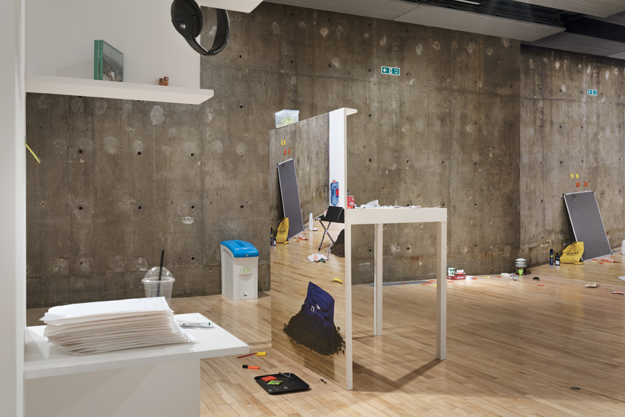 Emmanuelle Lainé, "Learn the Rules Like a Pro, So You Can Break Them Like an Artist!", Hayward gallery, exhibition view, credit: Thierry Bal