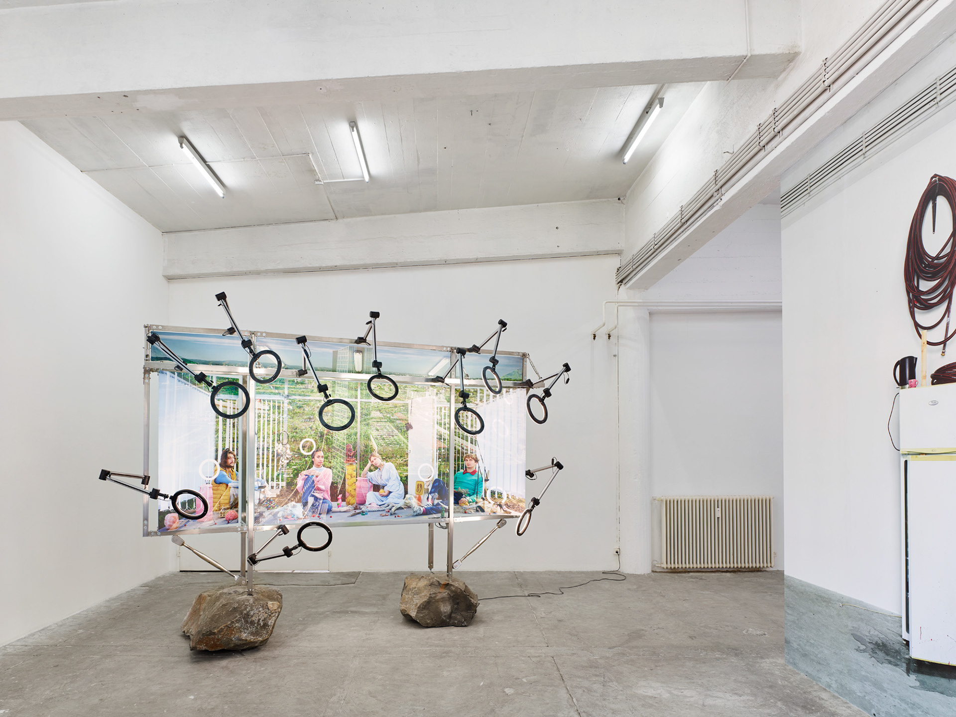 We’re that Little Extra Spice that Makes Existence Extra Nice, 2023-2024 Impressions sur aluminium, lampes circulaires, roches anti-passage, 350 × 280 × 200 cm