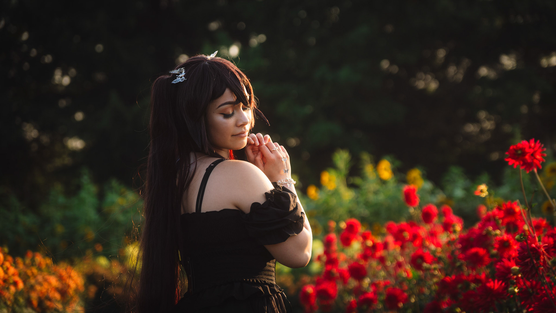 Shot by nvnmediajpg (xroadsemma.cos as Hu Tao)