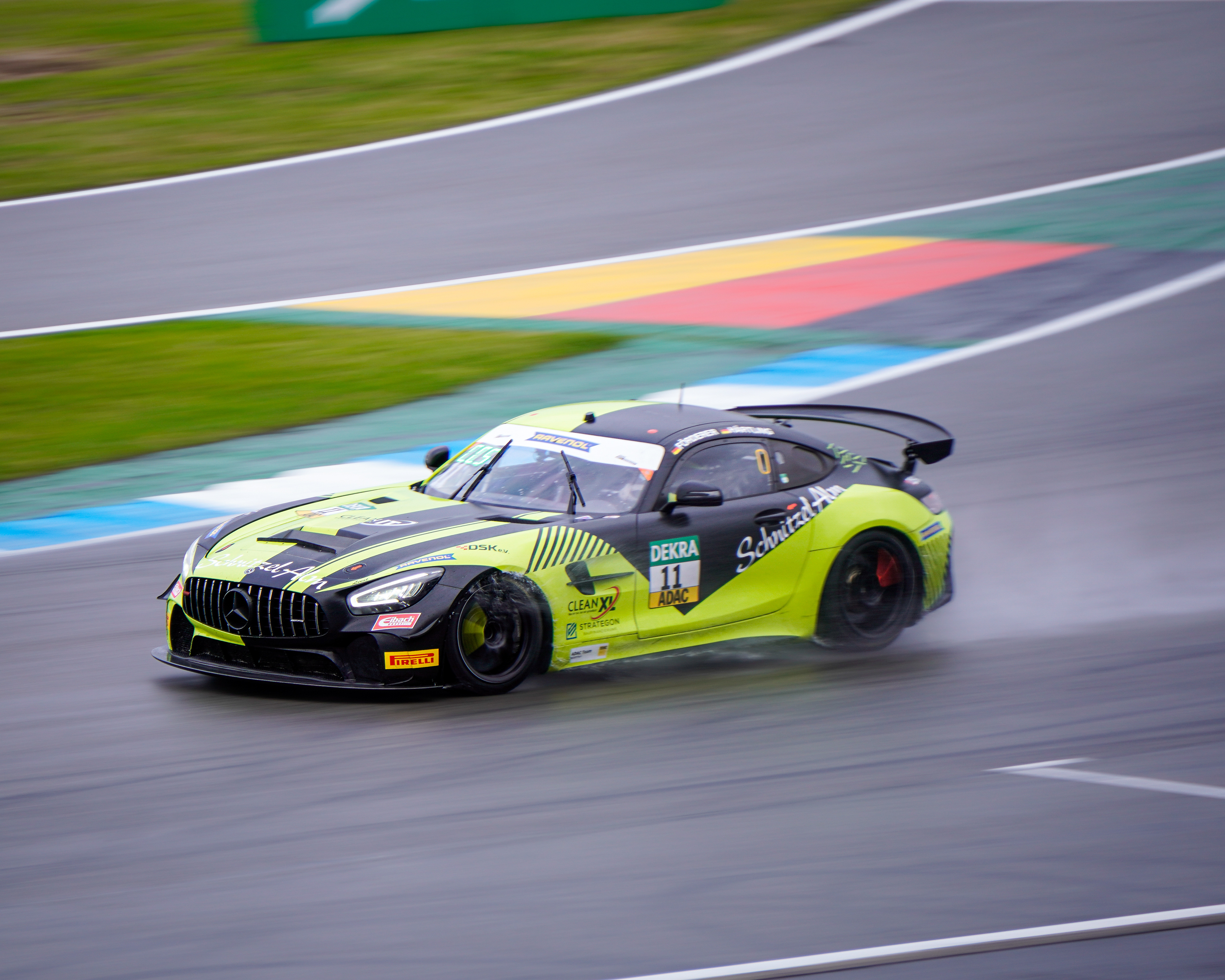Mercedes AMG GT4 Schnitzel Alm