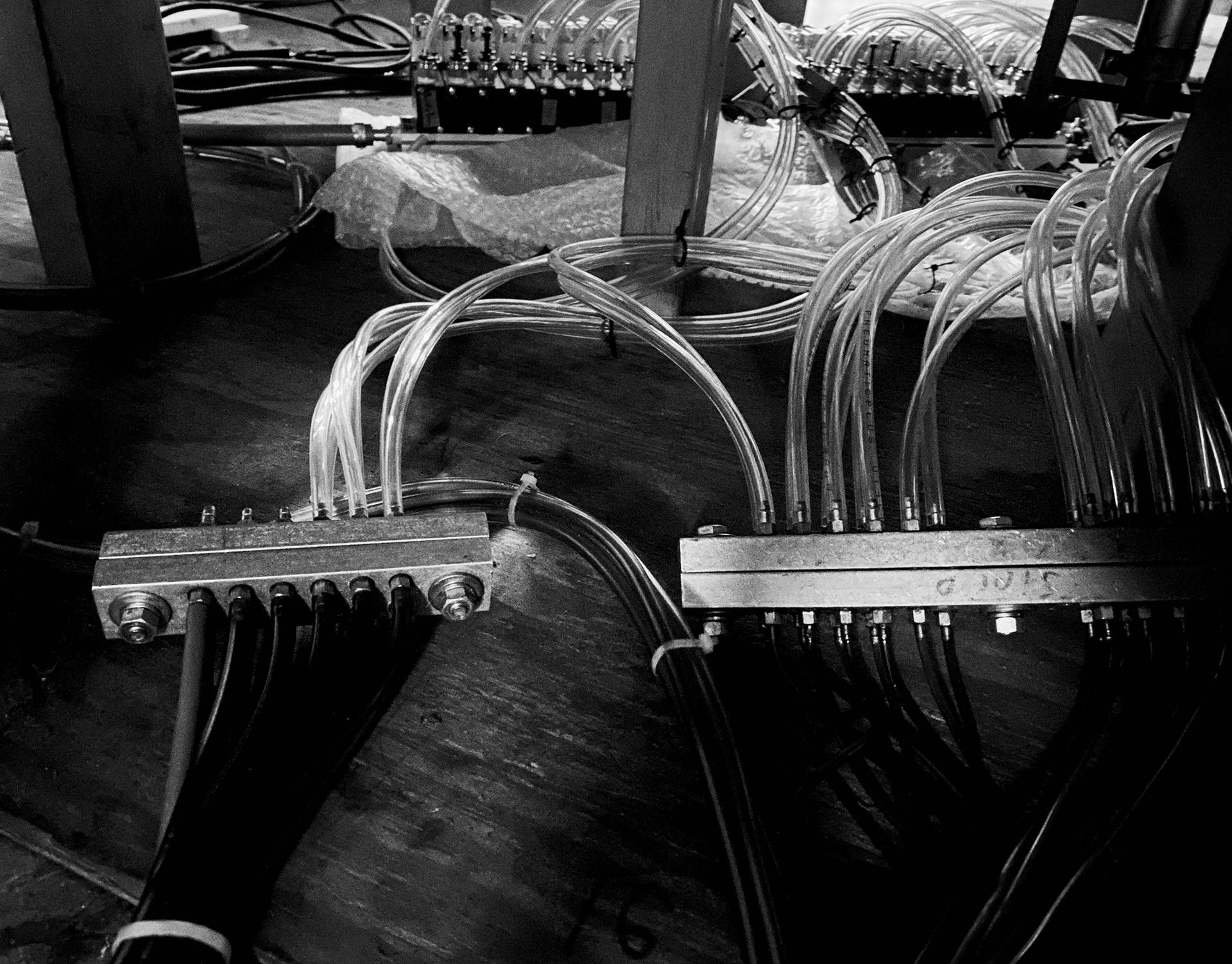 Under Stage Quick-disconnect