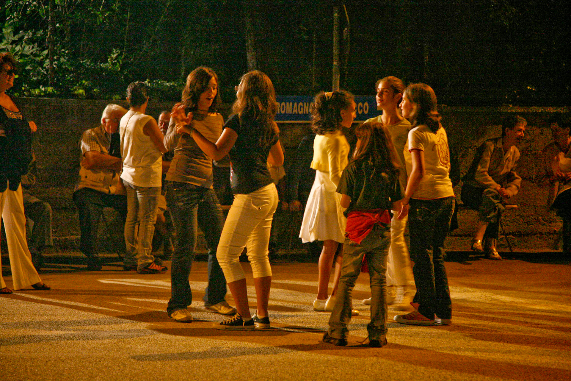 Si balla in plazza S. Rocco sotto le stelle con LARA E ANTONELLO