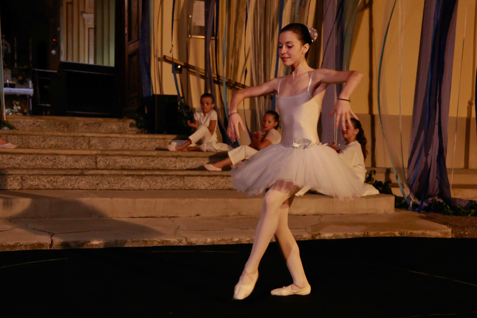 DANZA SOTTO LE STELLE con Gabriella Bertana e le Ragazze di Marmorito