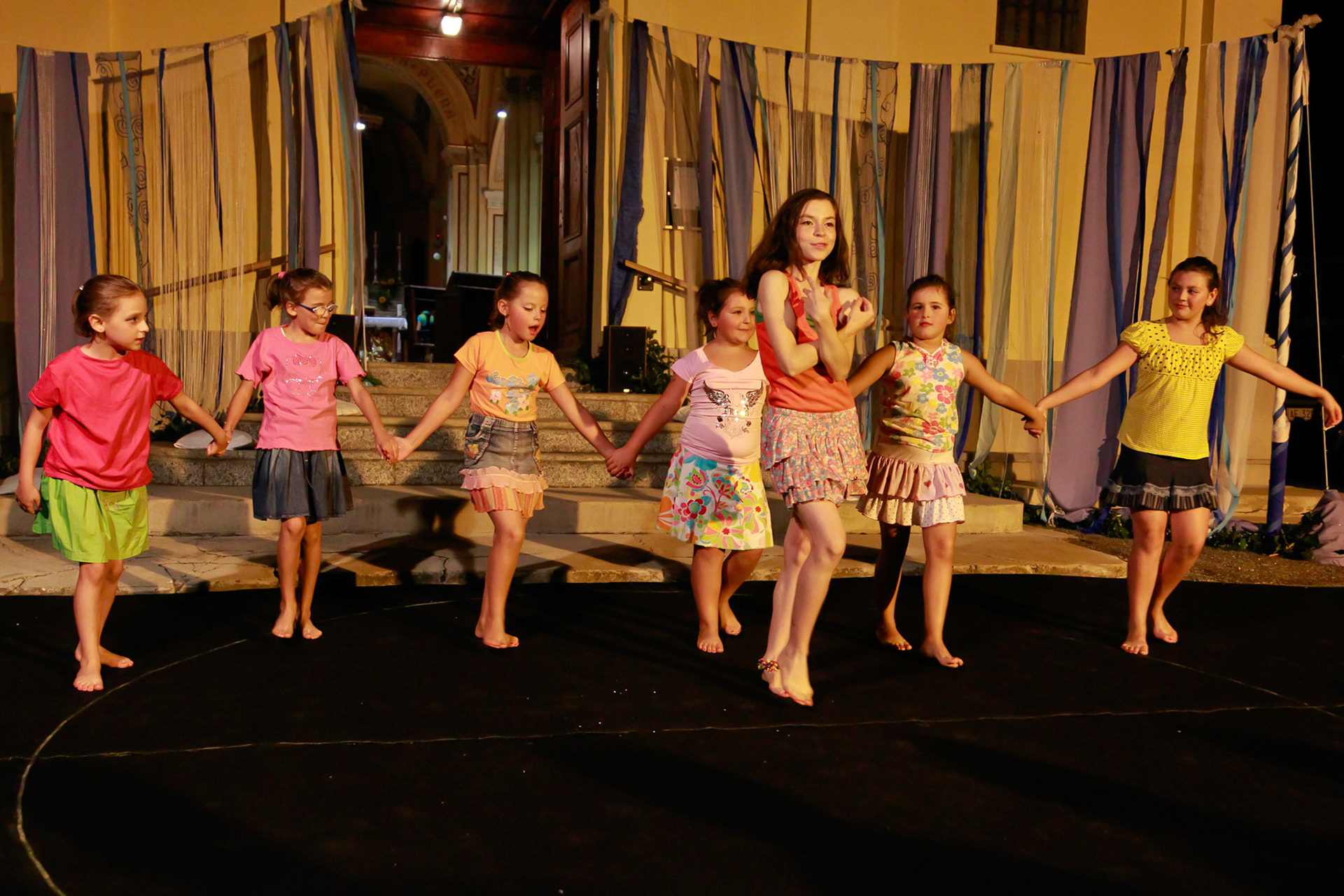 DANZA SOTTO LE STELLE con Gabriella Bertana e le Ragazze di Marmorito