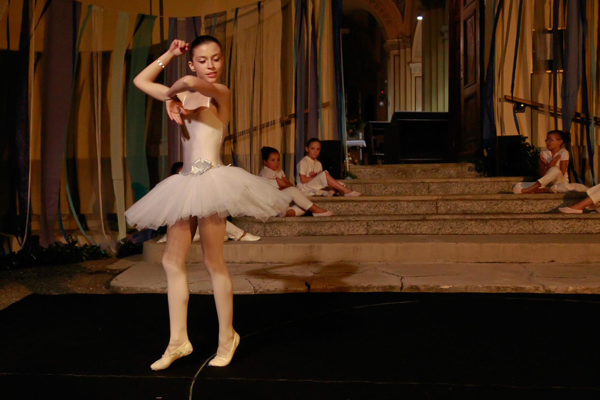 DANZA SOTTO LE STELLE con Gabriella Bertana e le Ragazze di Marmorito