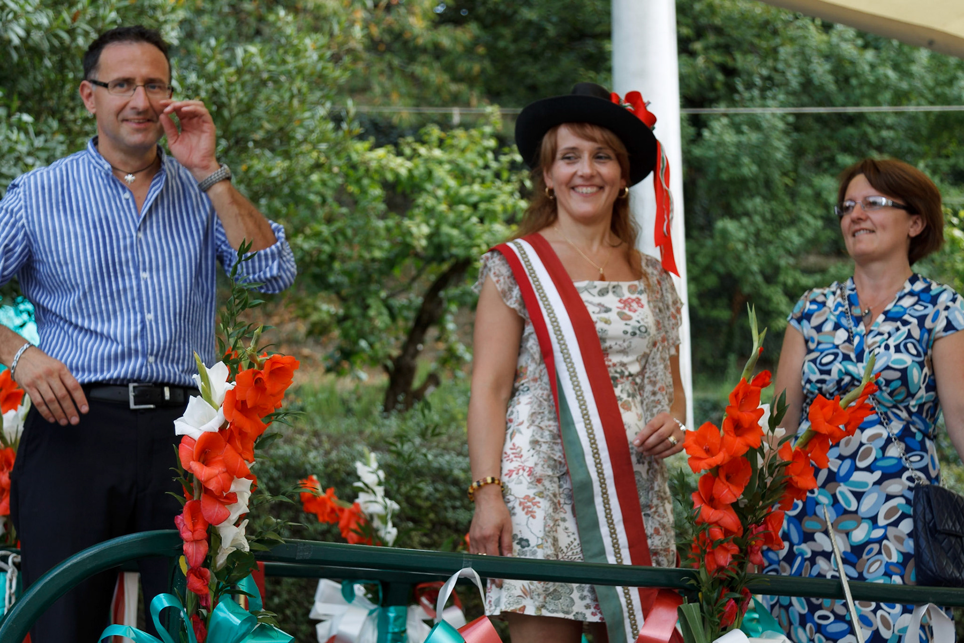 Tradizionale "Corso Del Carro" per le vie del paese accompagnati dalla banda musicale "L' Ardita"