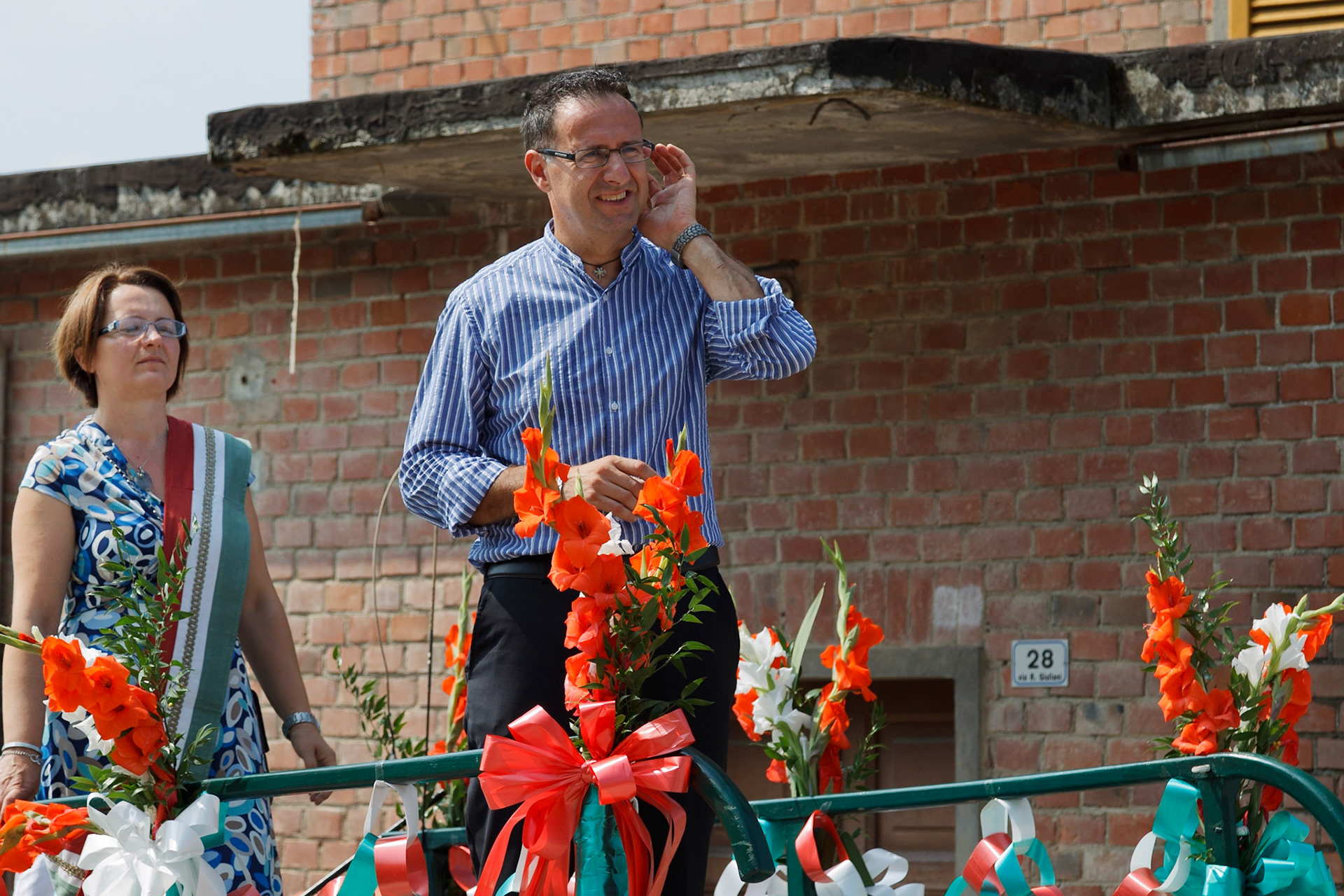 Tradizionale "Corso Del Carro" per le vie del paese accompagnati dalla banda musicale "L' Ardita"