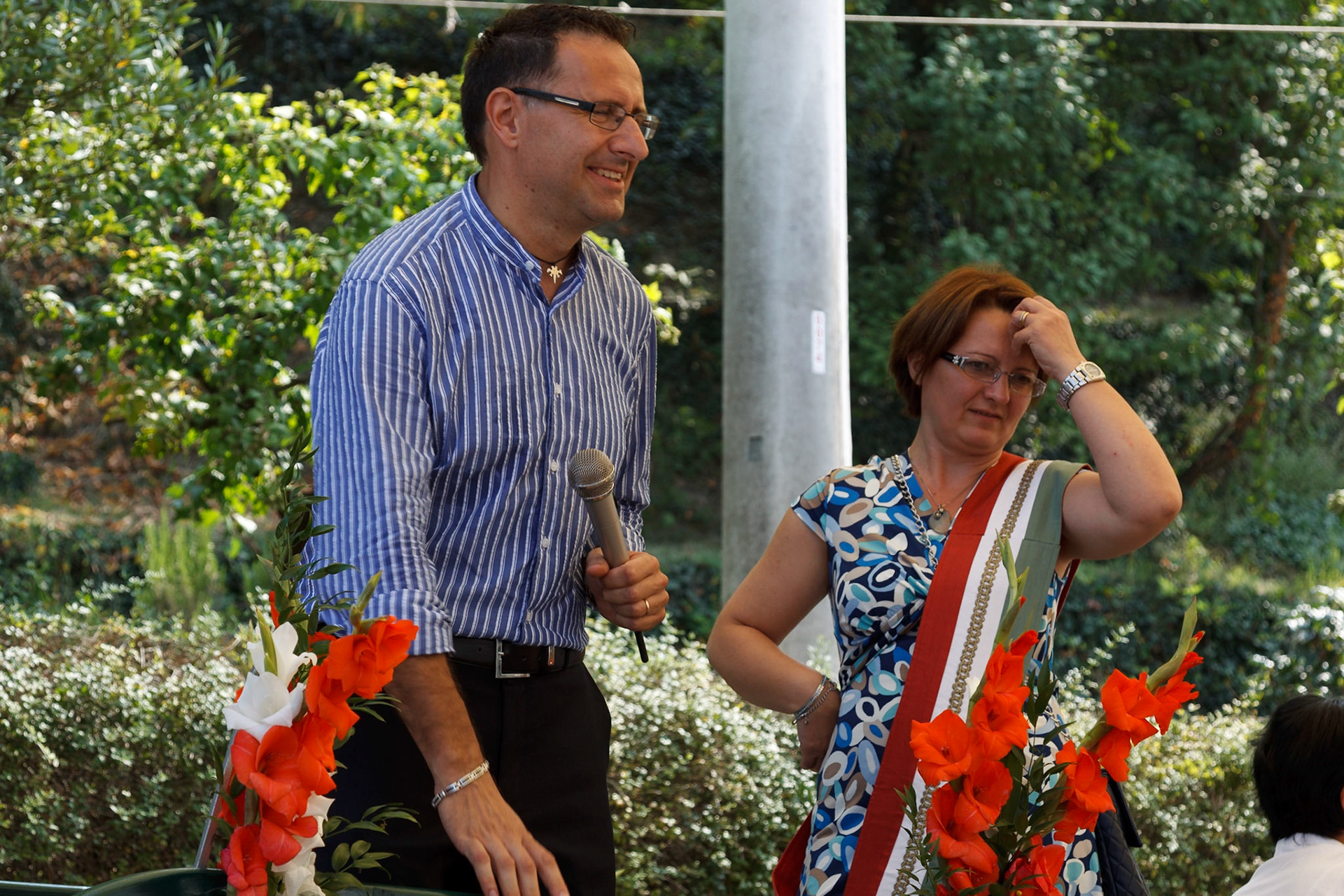 Tradizionale "Corso Del Carro" per le vie del paese accompagnati dalla banda musicale "L' Ardita"