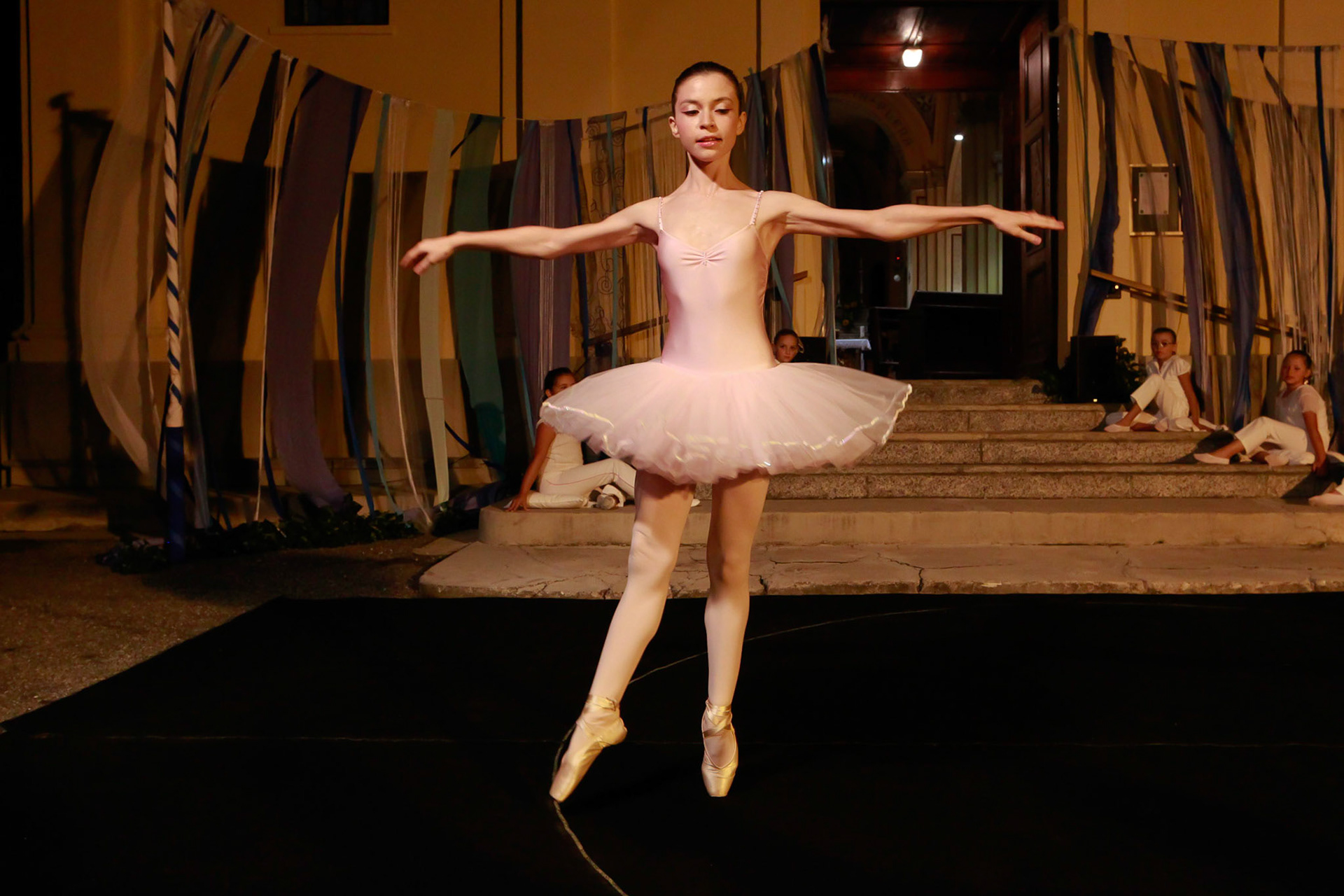 DANZA SOTTO LE STELLE con Gabriella Bertana e le Ragazze di Marmorito