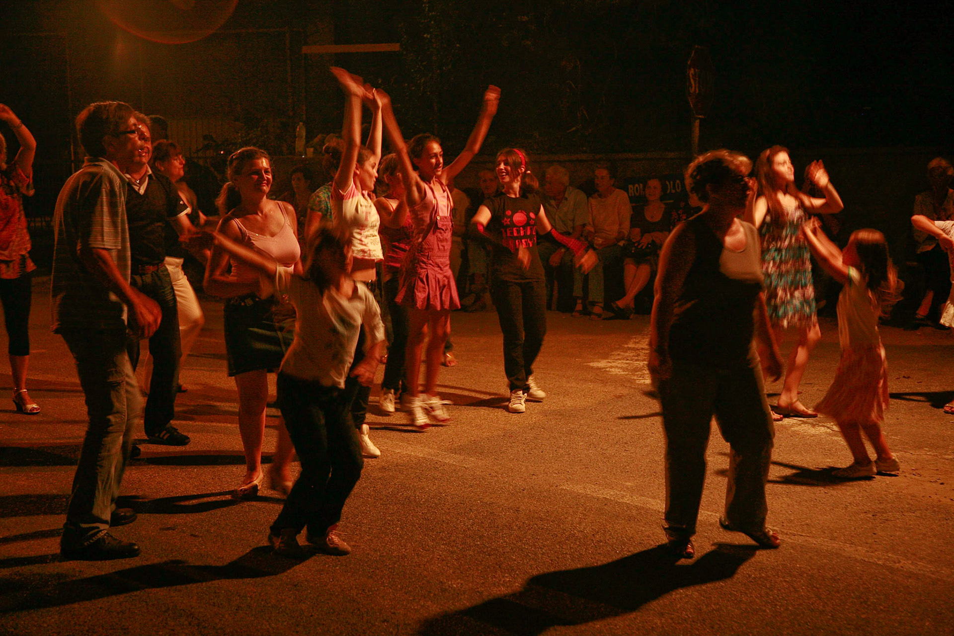 Si balla in plazza S. Rocco sotto le stelle con LARA E ANTONELLO