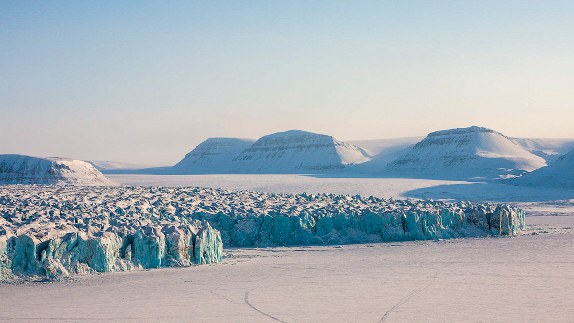 Tunabreen Glacier, Svalbard