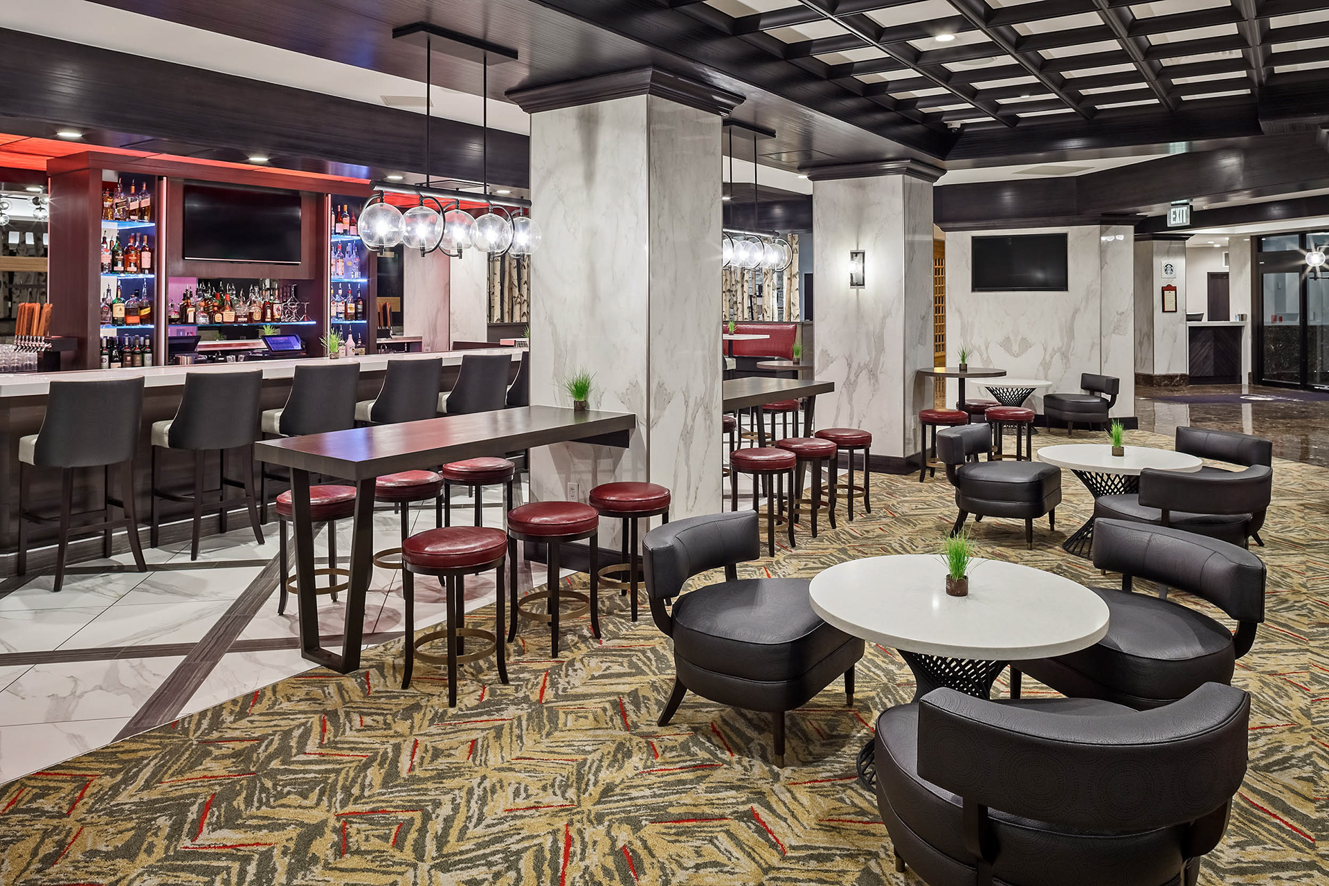 hospitality photographer D'Arcy Leck photographs the Hub bar of the DoubleTree Denver hotel