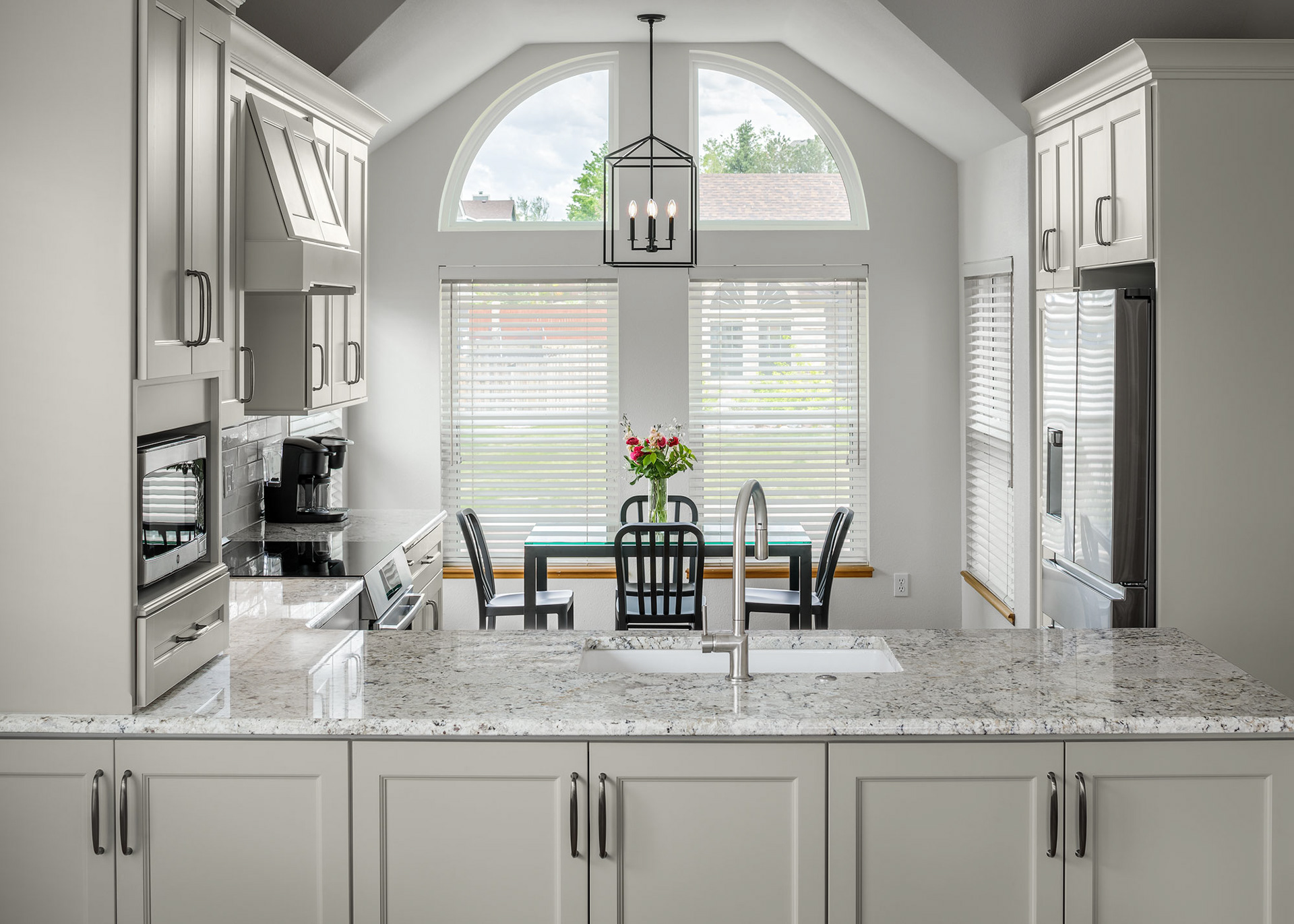 interior photographer D'Arcy Leck photographs a luxury kitchen