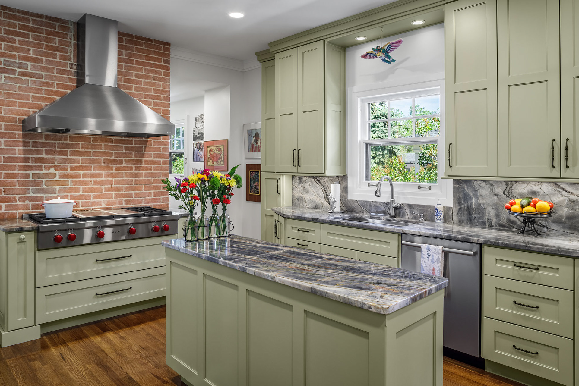architectural interior photographer D'Arcy Leck photographs the kitchen of a luxury home