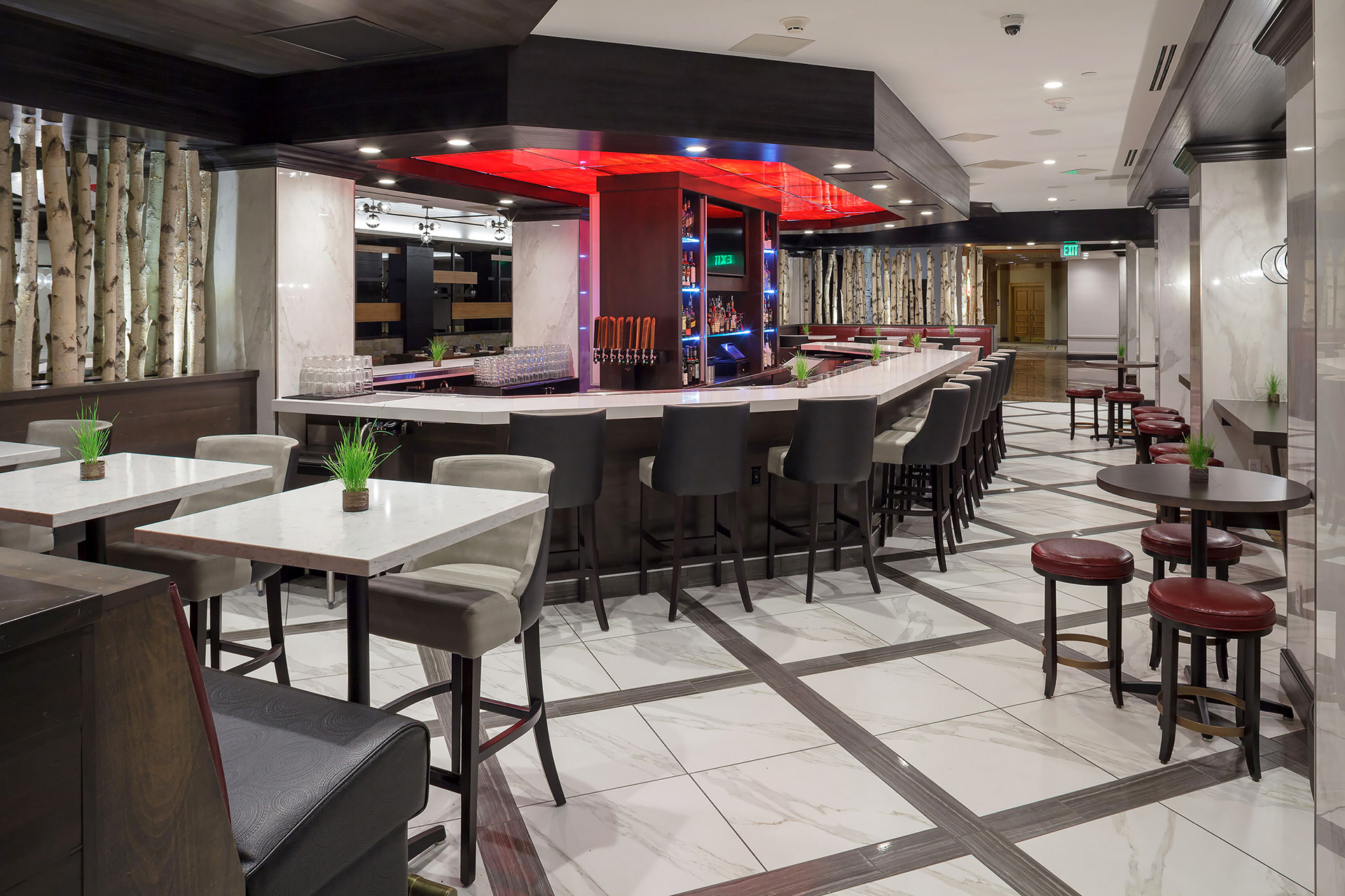 hotel photography of The Hub bar of the DoubleTree Denver hotel